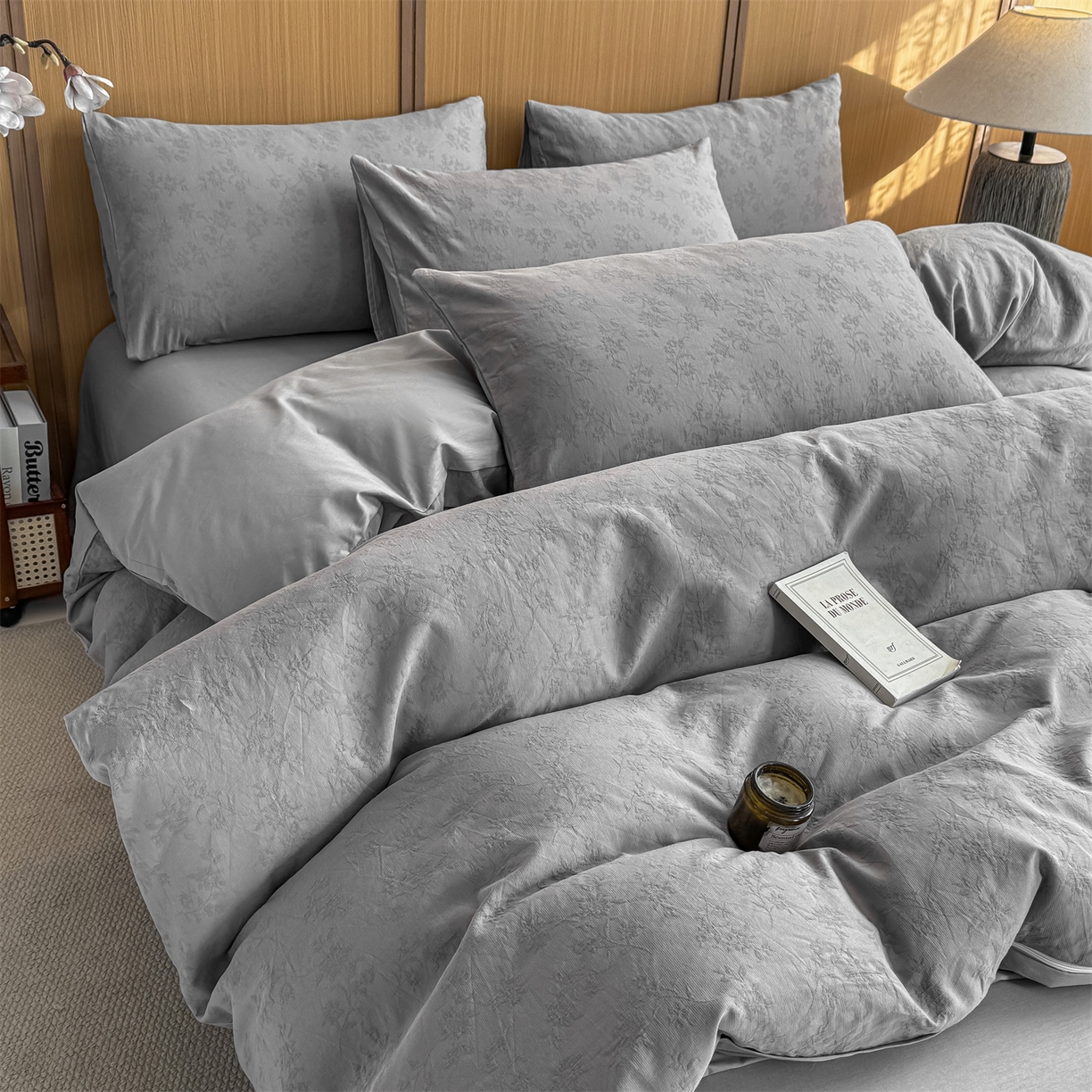 91家纺网 家纺一手货源 找家纺 灰鲸 2026新款全棉纯棉三层纱色织提花四件套 花影-雾灰