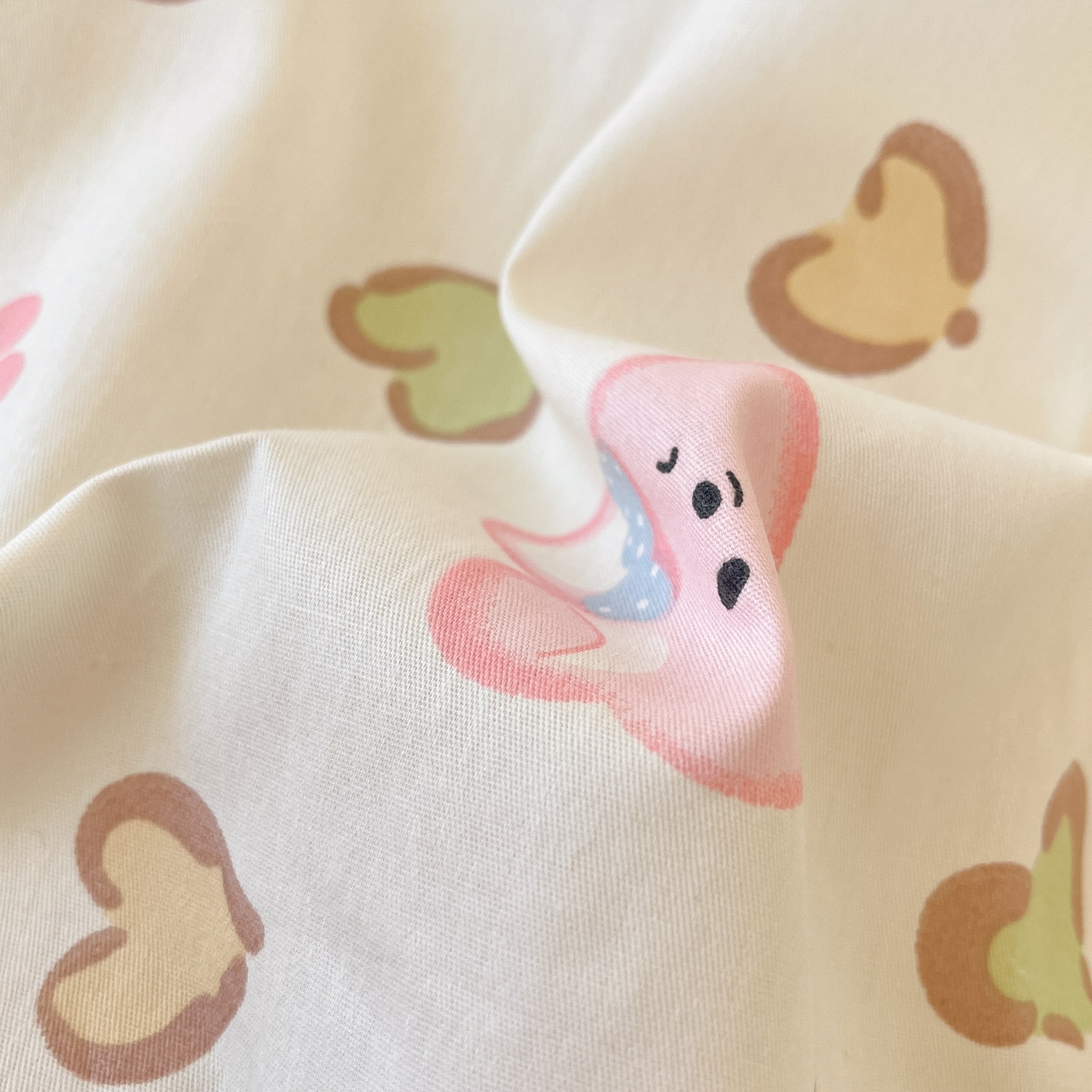 91家纺网 家纺一手货源 找家纺 睡美美家纺 2026新款全棉纯棉斜纹印花喷气小清新四季款学生三件套四件套 甜心萌宠-玉