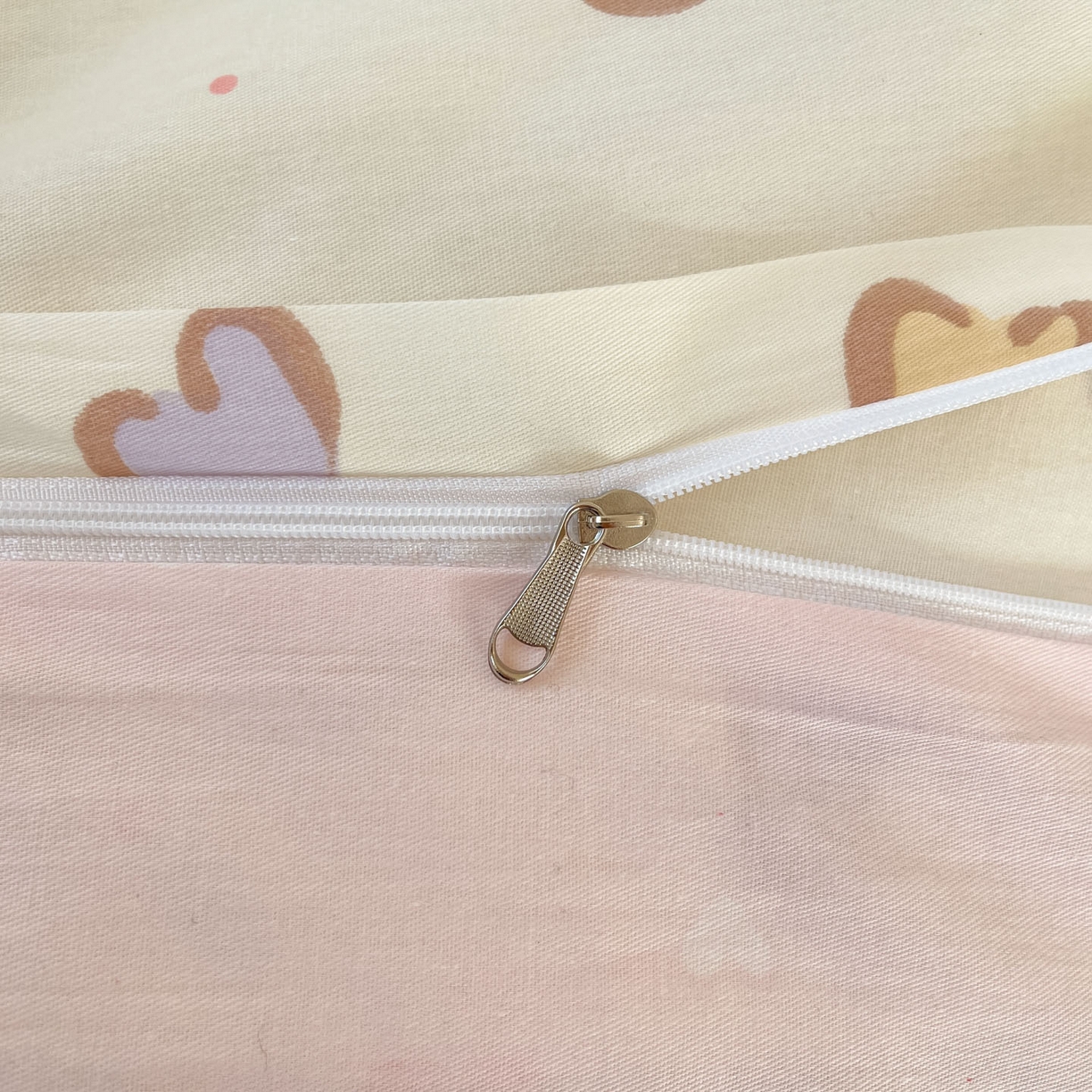 91家纺网 家纺一手货源 找家纺 睡美美家纺 2026新款全棉纯棉斜纹印花喷气小清新四季款学生三件套四件套 甜心萌宠-玉