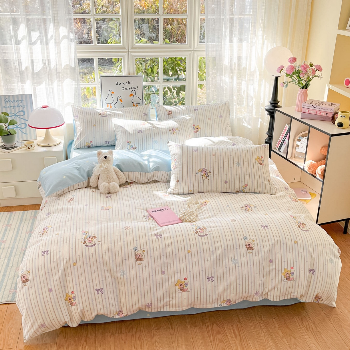 91家纺网 家纺一手货源 找家纺 睡美美家纺 2026新款全棉纯棉斜纹印花喷气小清新四季款学生三件套四件套 小精灵