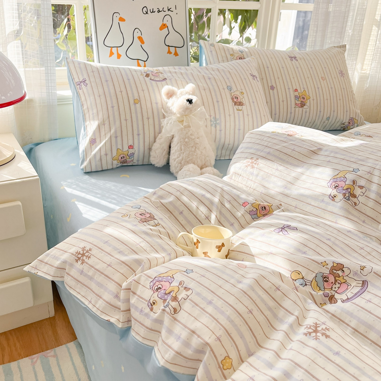 91家纺网 家纺一手货源 找家纺 睡美美家纺 2026新款全棉纯棉斜纹印花喷气小清新四季款学生三件套四件套 小精灵