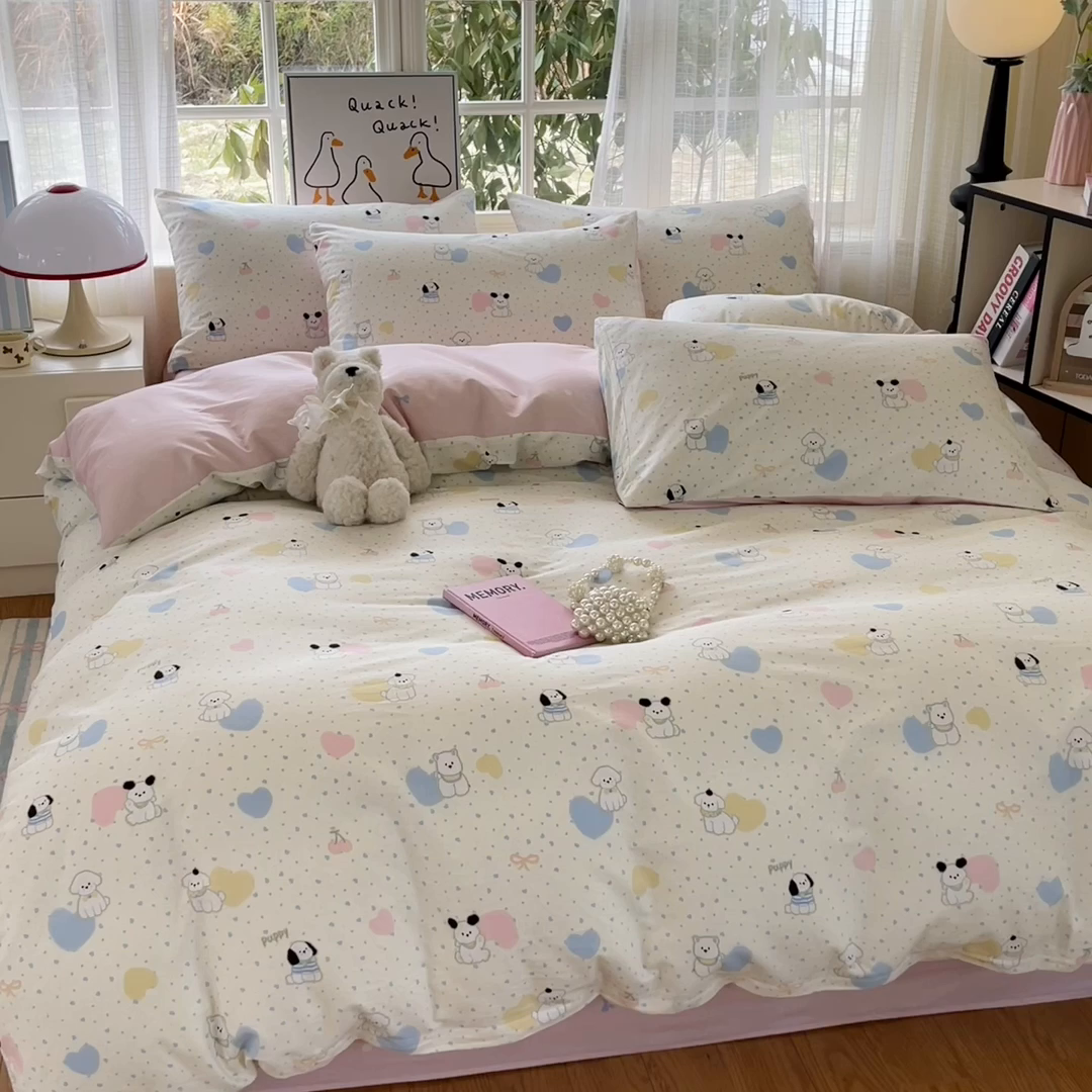 91家纺网 家纺一手货源 找家纺 睡美美家纺 2026新款全棉纯棉斜纹印花喷气小清新四季款学生三件套四件套 心心狗