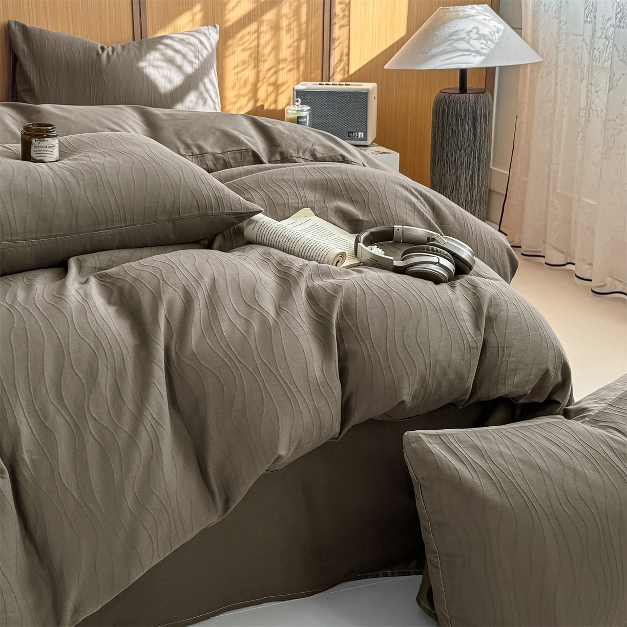 91家纺网 家纺一手货源 找家纺 灰鲸 2026新款全棉纯棉三层纱色织提花四件套 浅忆-摩卡