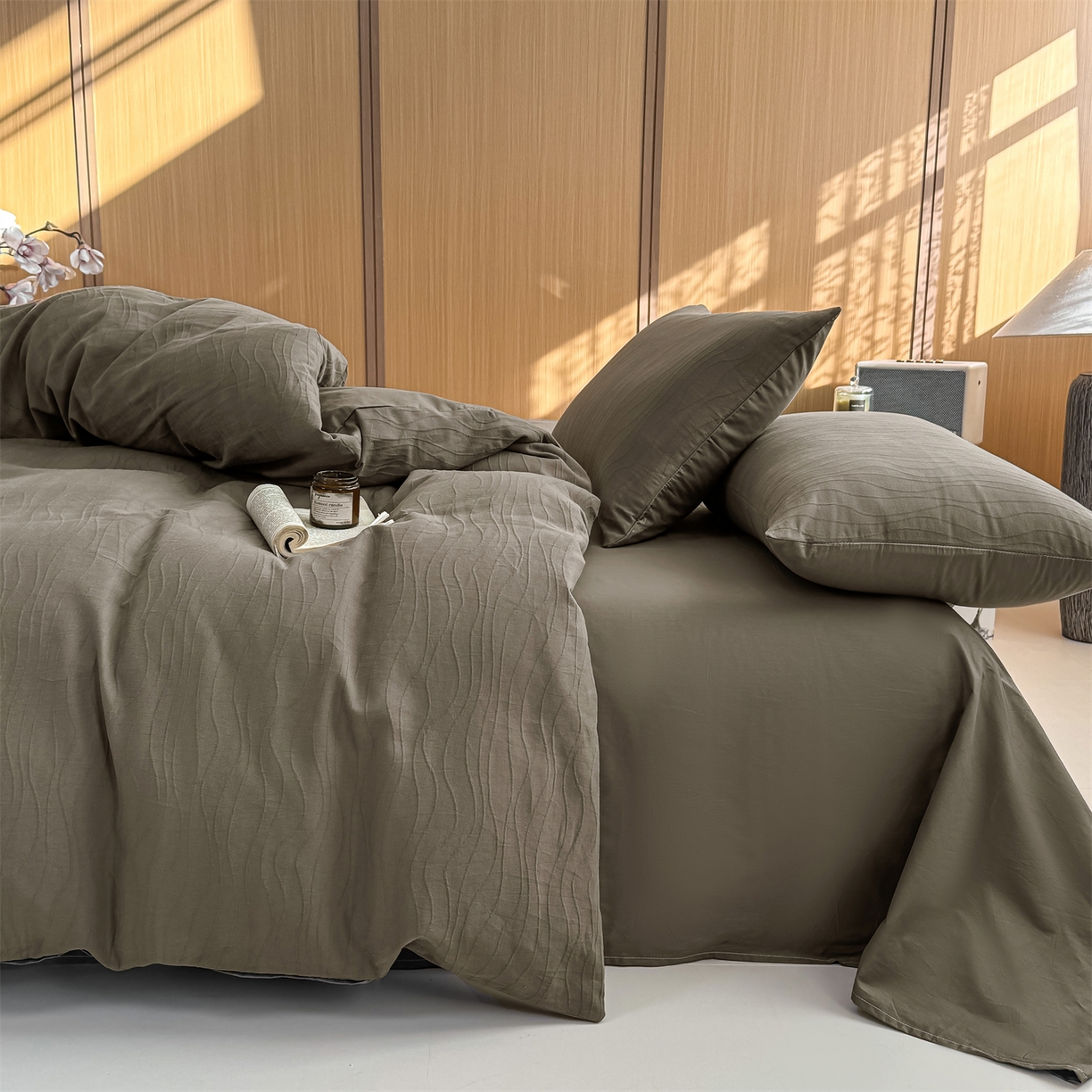 91家纺网 家纺一手货源 找家纺 灰鲸 2026新款全棉纯棉三层纱色织提花四件套 浅忆-摩卡