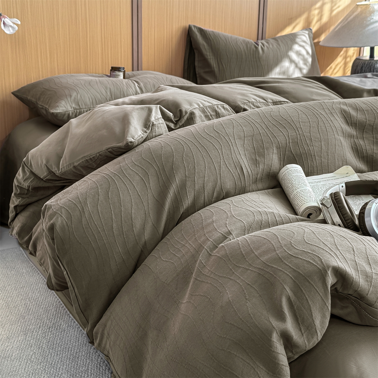 91家纺网 家纺一手货源 找家纺 灰鲸 2026新款全棉纯棉三层纱色织提花四件套 浅忆-摩卡