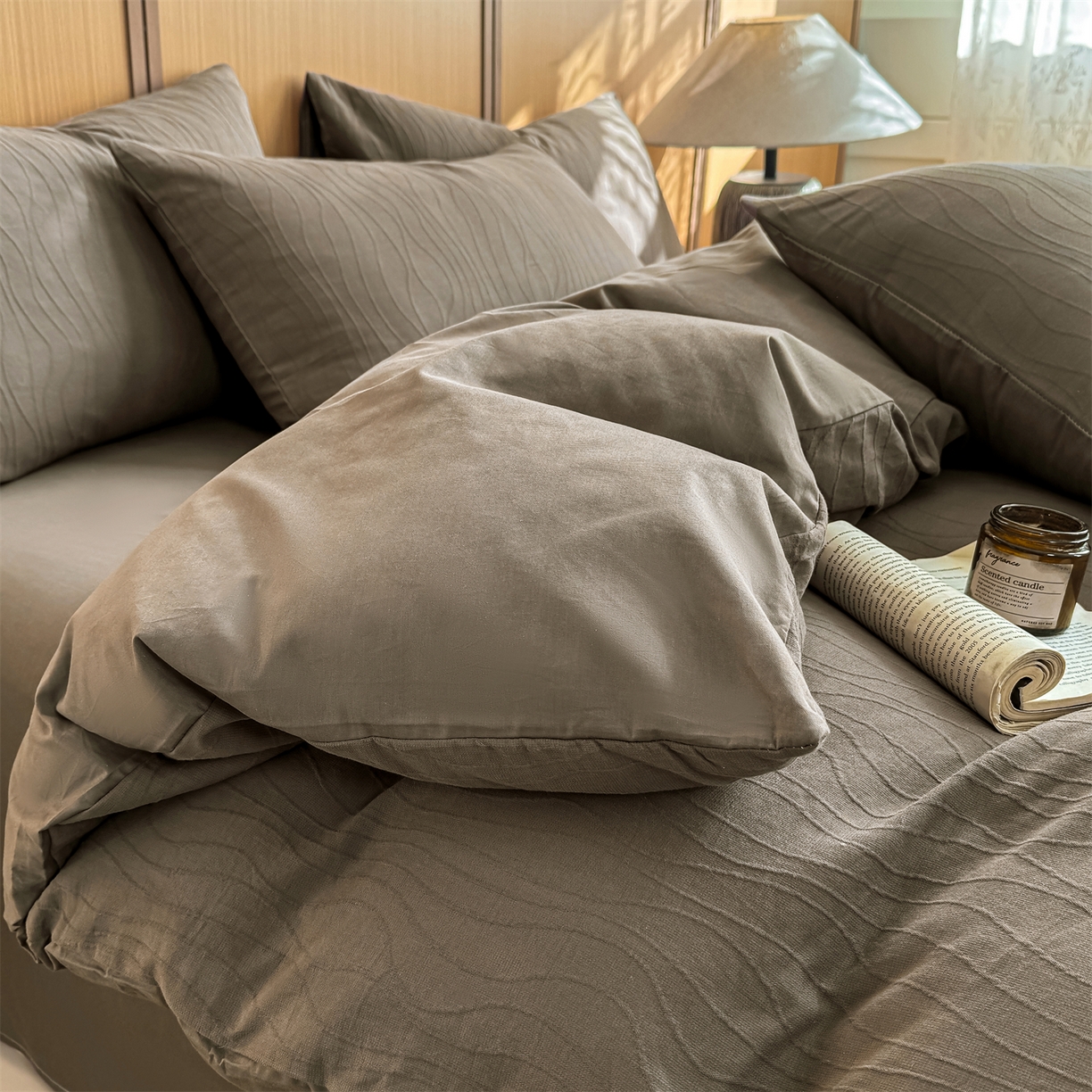 91家纺网 家纺一手货源 找家纺 灰鲸 2026新款全棉纯棉三层纱色织提花四件套 浅忆-摩卡