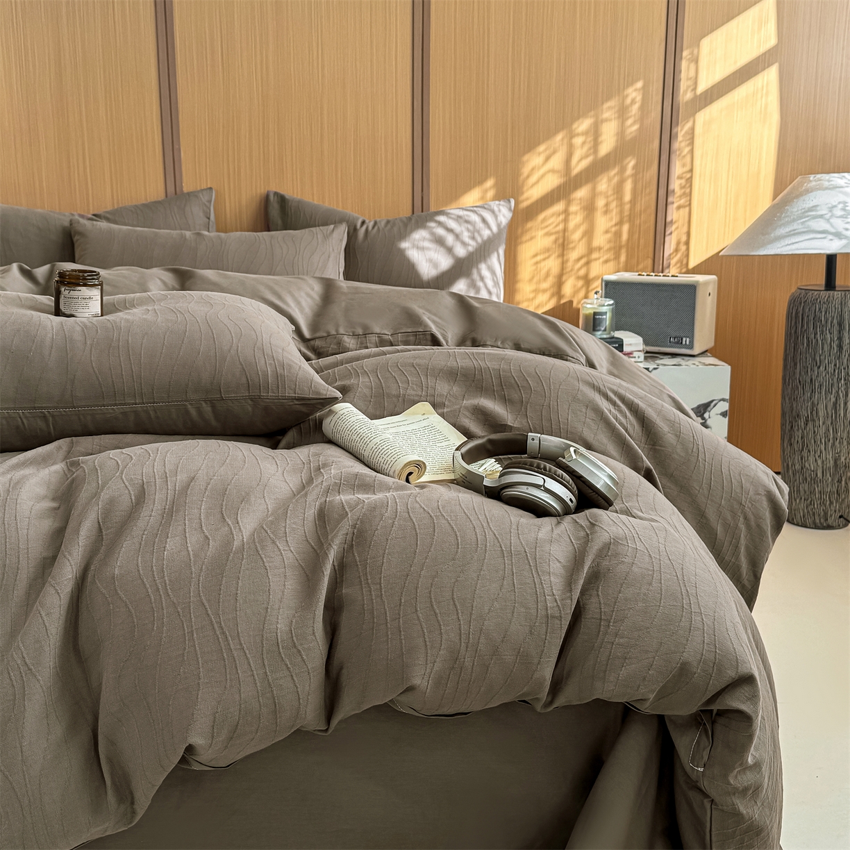 91家纺网 家纺一手货源 找家纺 灰鲸 2026新款全棉纯棉三层纱色织提花四件套 浅忆-摩卡