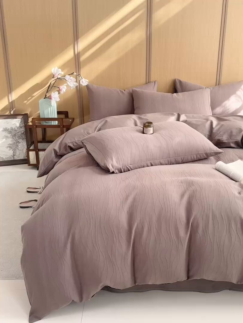 91家纺网 家纺一手货源 找家纺 灰鲸 2026新款全棉纯棉三层纱色织提花四件套 浅忆-摩卡