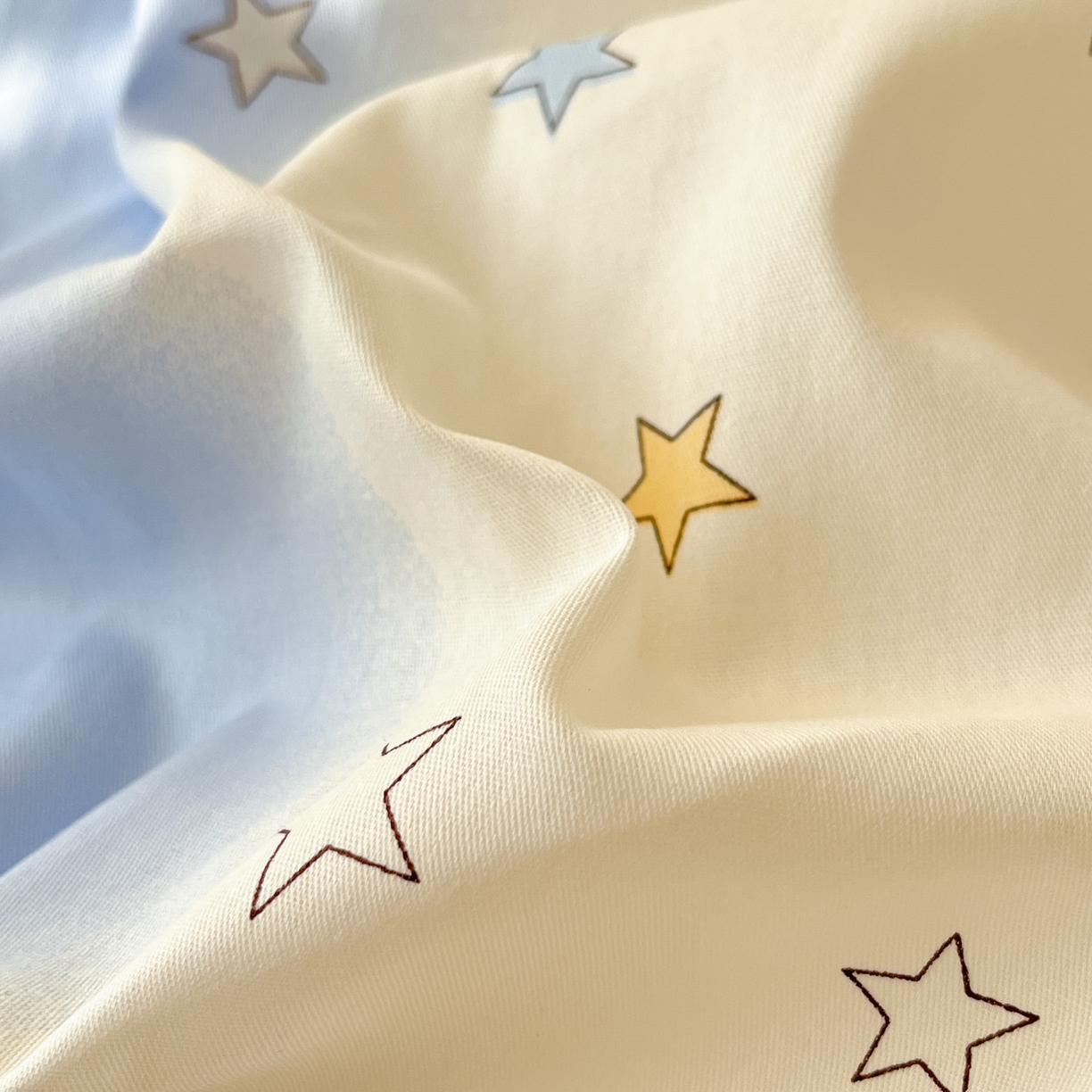 91家纺网 家纺一手货源 找家纺 睡美美家纺 2026新款全棉纯棉斜纹印花喷气小清新四季款学生三件套四件套 星辰入梦