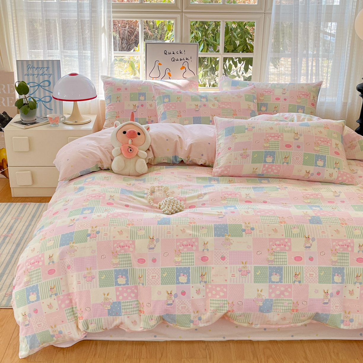 91家纺网 家纺一手货源 找家纺 睡美美家纺 2026新款全棉纯棉斜纹印花喷气小清新四季款学生三件套四件套 幸运宝贝