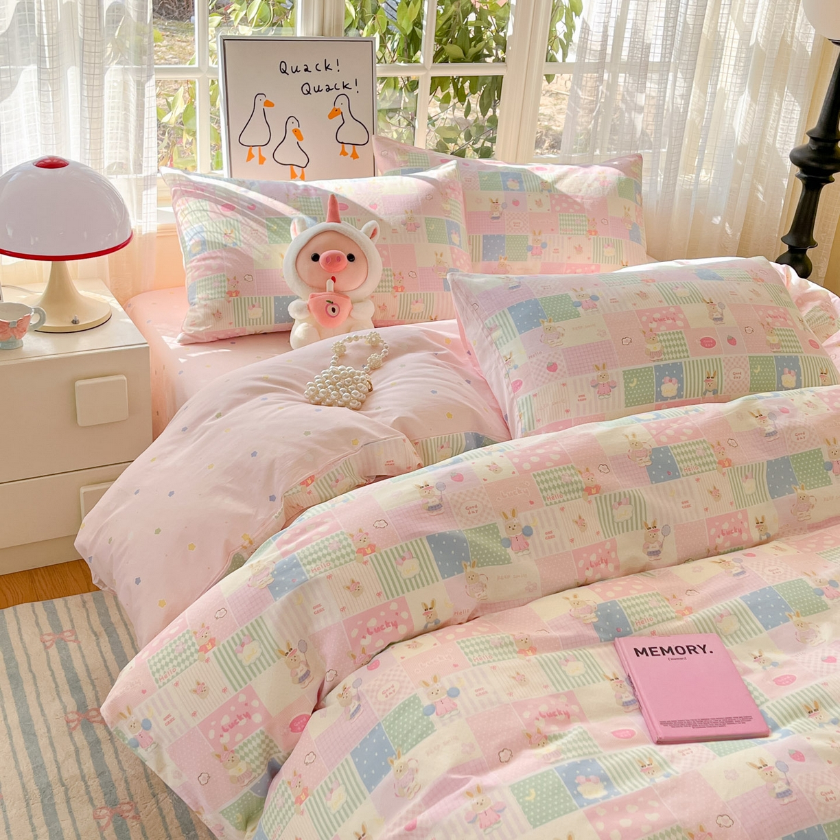 91家纺网 家纺一手货源 找家纺 睡美美家纺 2026新款全棉纯棉斜纹印花喷气小清新四季款学生三件套四件套 幸运宝贝