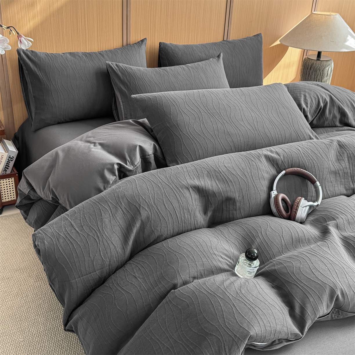 91家纺网 家纺一手货源 找家纺 灰鲸 2026新款全棉纯棉三层纱色织提花四件套 浅忆-素墨