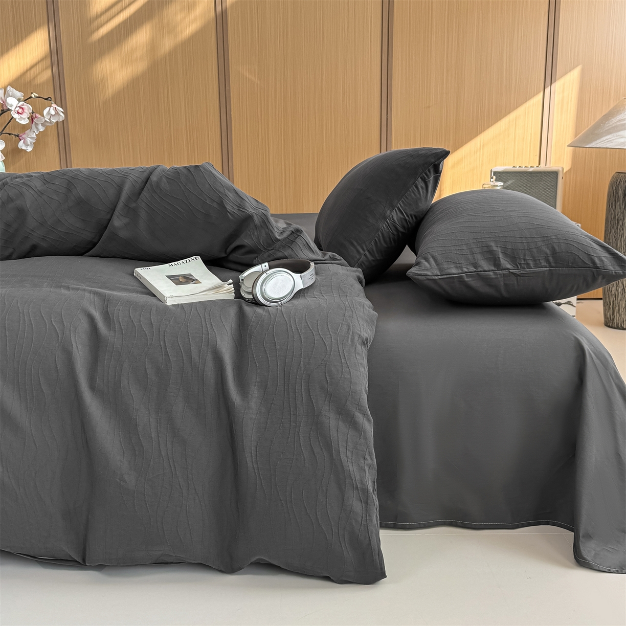 91家纺网 家纺一手货源 找家纺 灰鲸 2026新款全棉纯棉三层纱色织提花四件套 浅忆-素墨