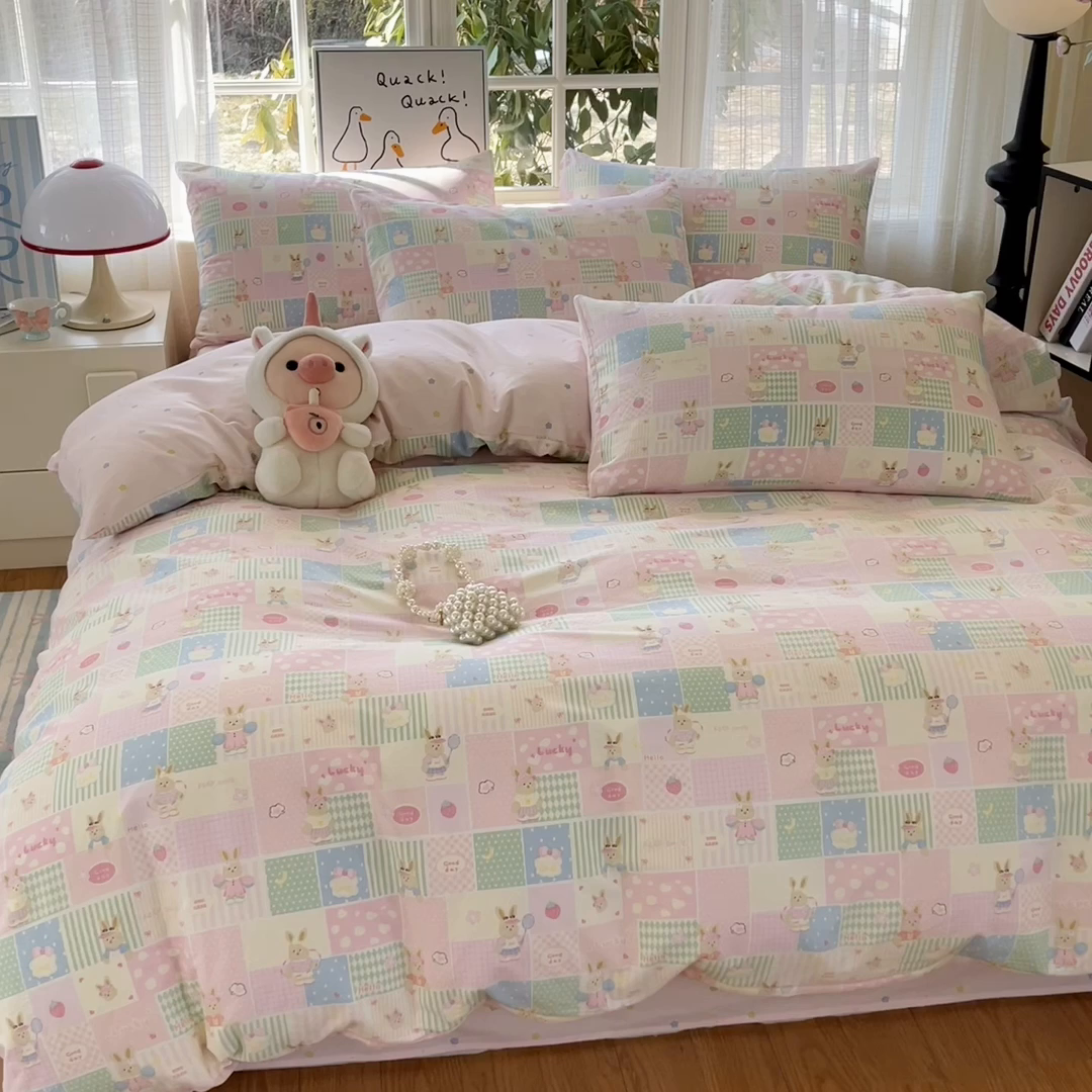 91家纺网 家纺一手货源 找家纺 睡美美家纺 2026新款全棉纯棉斜纹印花喷气小清新四季款学生三件套四件套 幸运宝贝