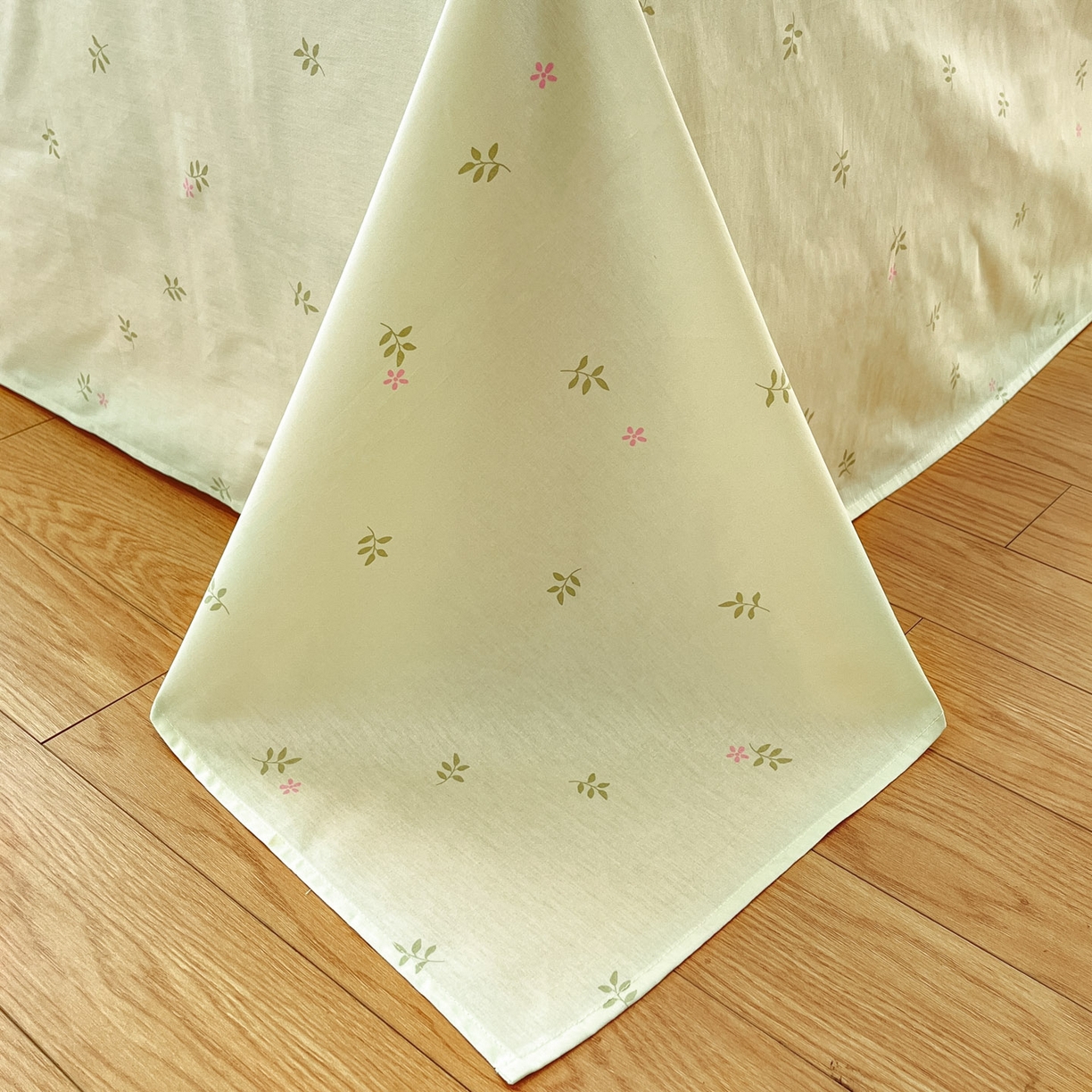 91家纺网 家纺一手货源 找家纺 睡美美家纺 2026新款全棉纯棉斜纹印花喷气小清新四季款学生三件套四件套 徐徐花开