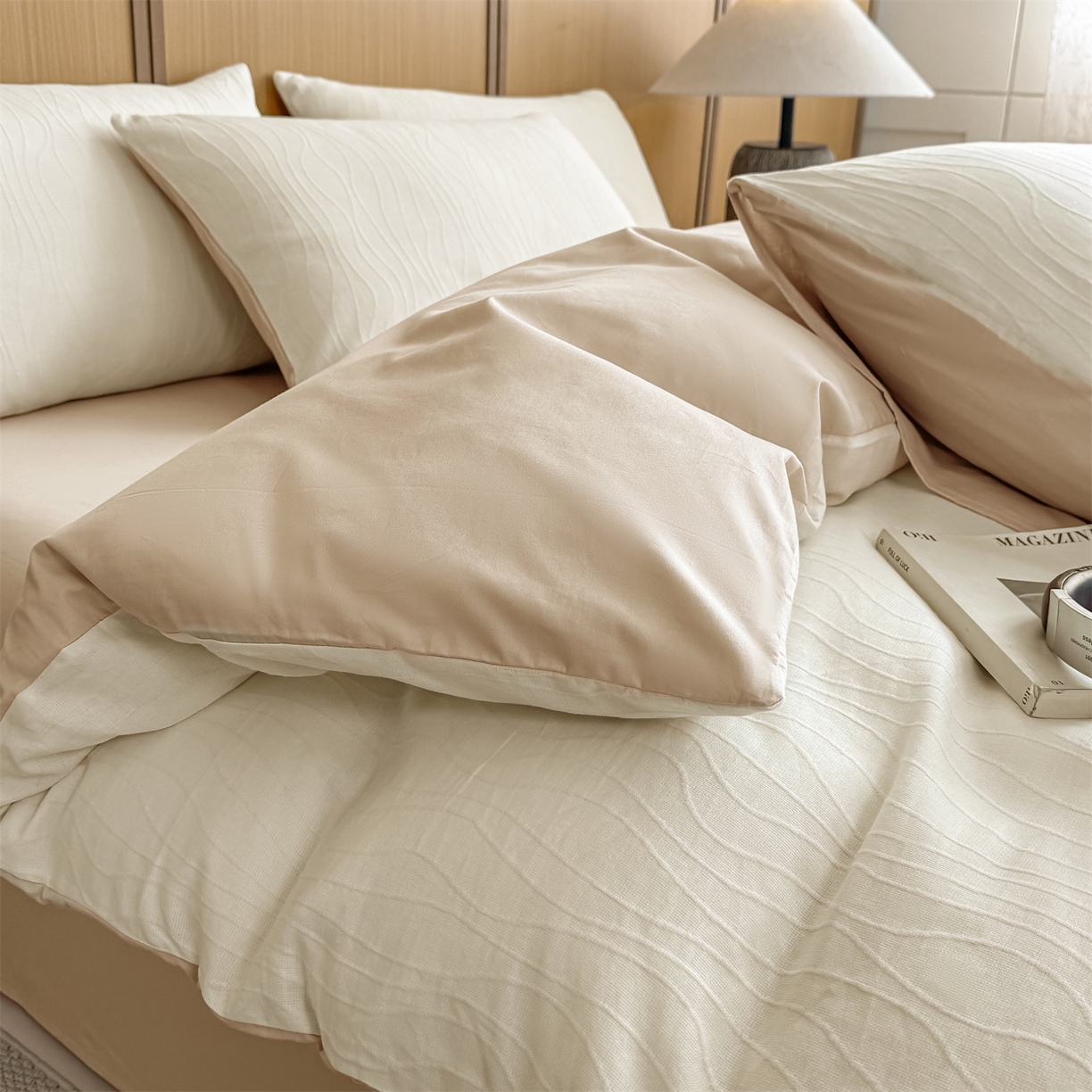 91家纺网 家纺一手货源 找家纺 灰鲸 2026新款全棉纯棉三层纱色织提花四件套 浅忆-杏仁奶霜