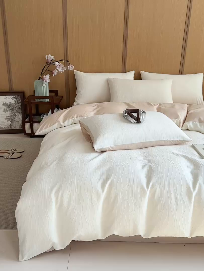 91家纺网 家纺一手货源 找家纺 灰鲸 2026新款全棉纯棉三层纱色织提花四件套 浅忆-杏仁奶霜