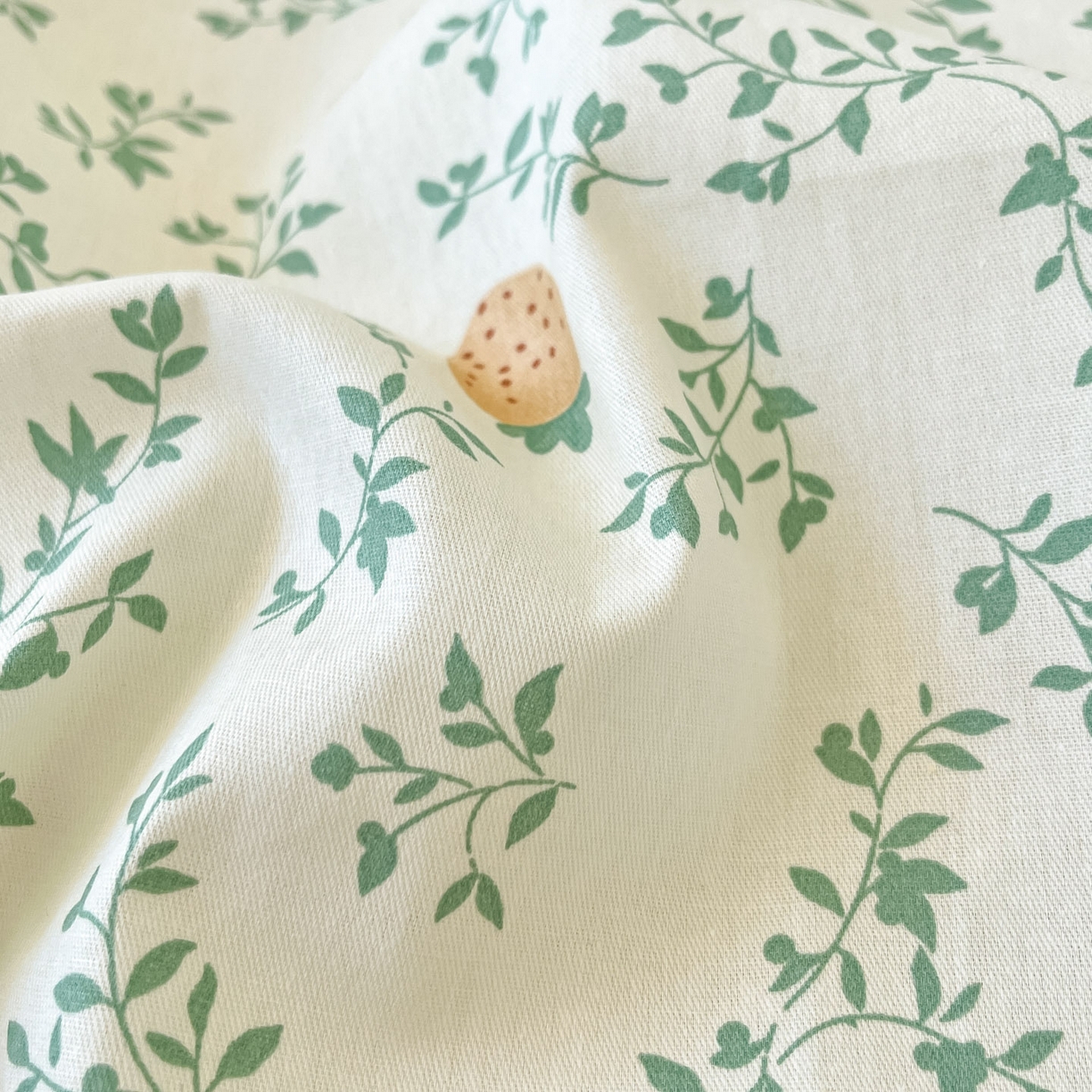 91家纺网 家纺一手货源 找家纺 睡美美家纺 2026新款全棉纯棉斜纹印花喷气小清新四季款学生三件套四件套 野莓绿叶