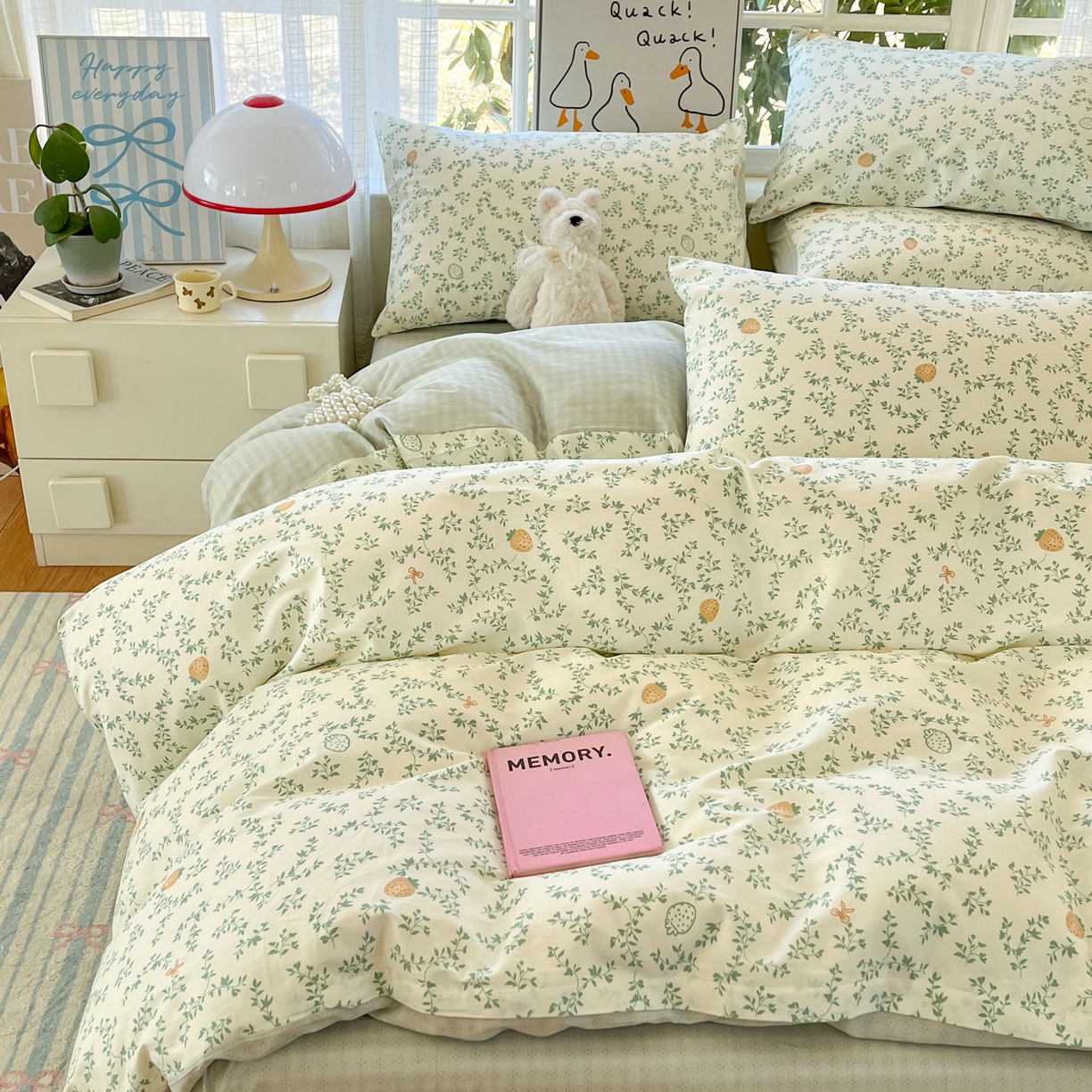 91家纺网 家纺一手货源 找家纺 睡美美家纺 2026新款全棉纯棉斜纹印花喷气小清新四季款学生三件套四件套 野莓绿叶