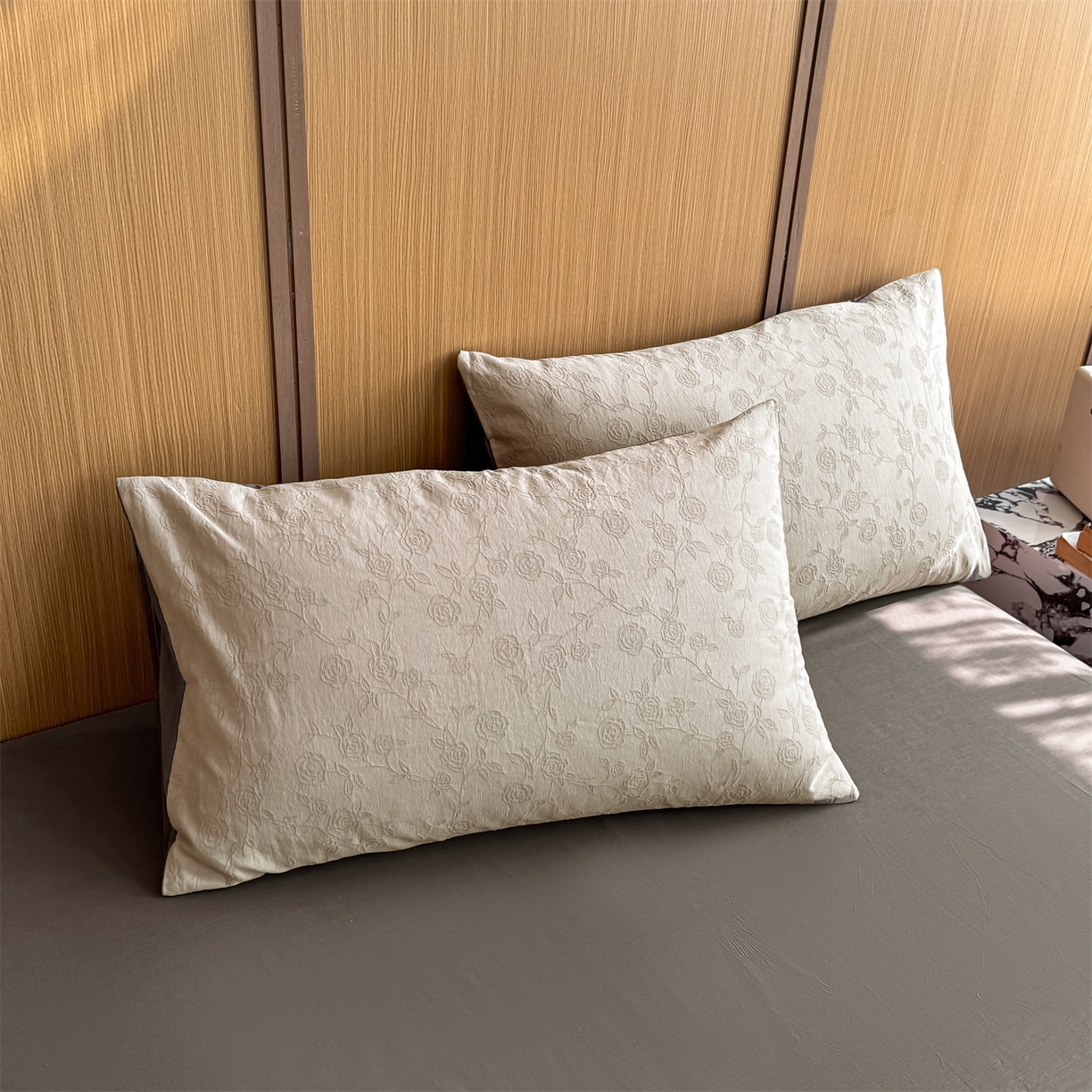 91家纺网 家纺一手货源 找家纺 灰鲸 2026新款全棉纯棉三层纱色织提花四件套 蔷薇-可可奶咖