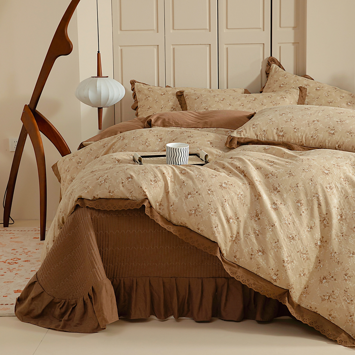 91家纺网 家纺一手货源 找家纺 情煊家纺 2026新款全棉双层纱花边款绣花款四件套 绣花款-茶香