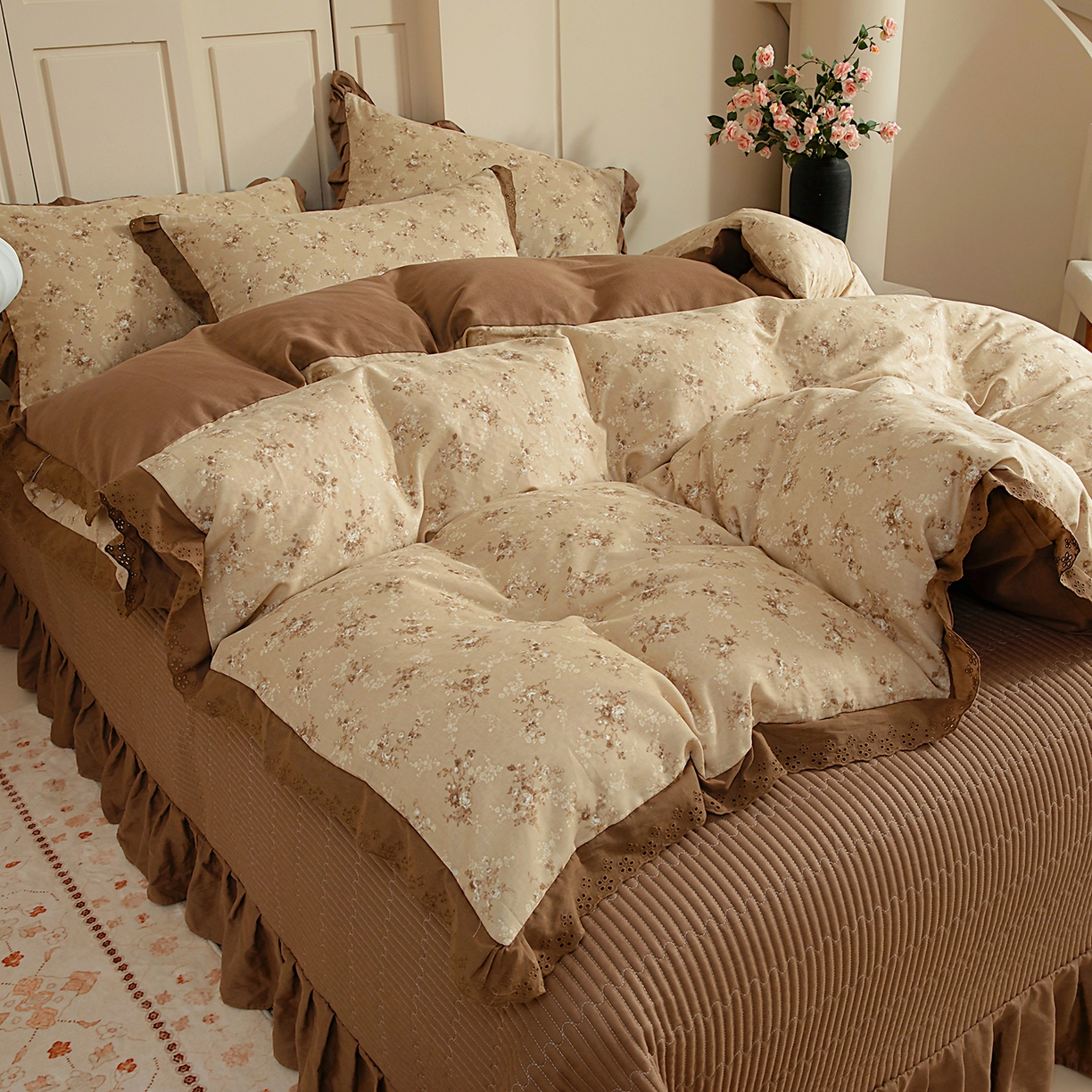 91家纺网 家纺一手货源 找家纺 情煊家纺 2026新款全棉双层纱花边款绣花款四件套 绣花款-茶香