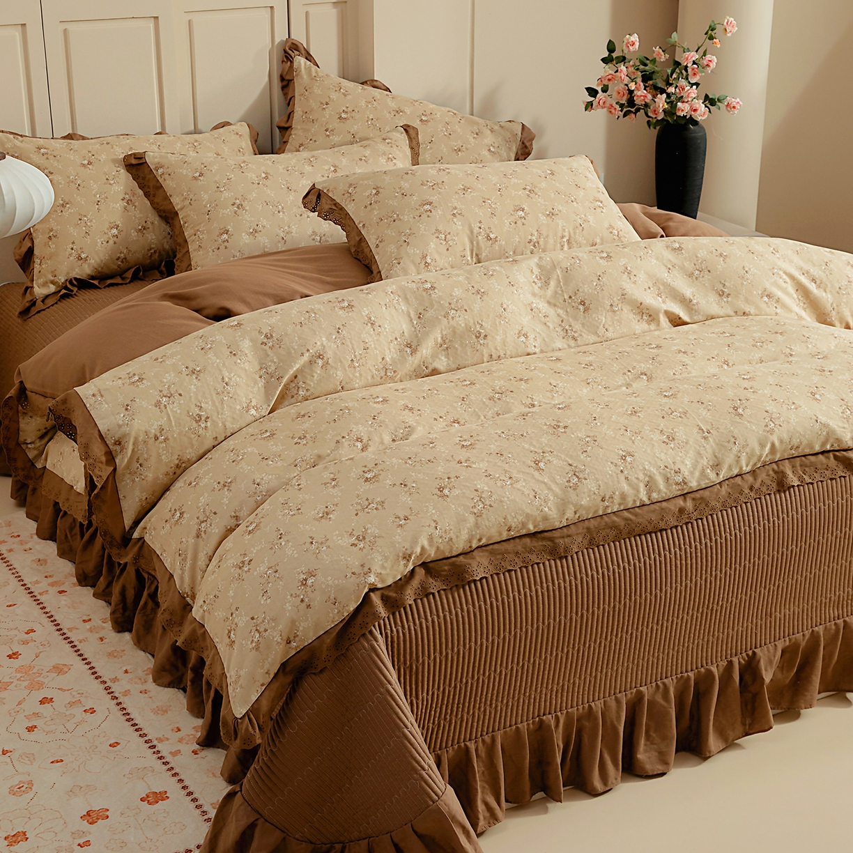 91家纺网 家纺一手货源 找家纺 情煊家纺 2026新款全棉双层纱花边款绣花款四件套 绣花款-茶香