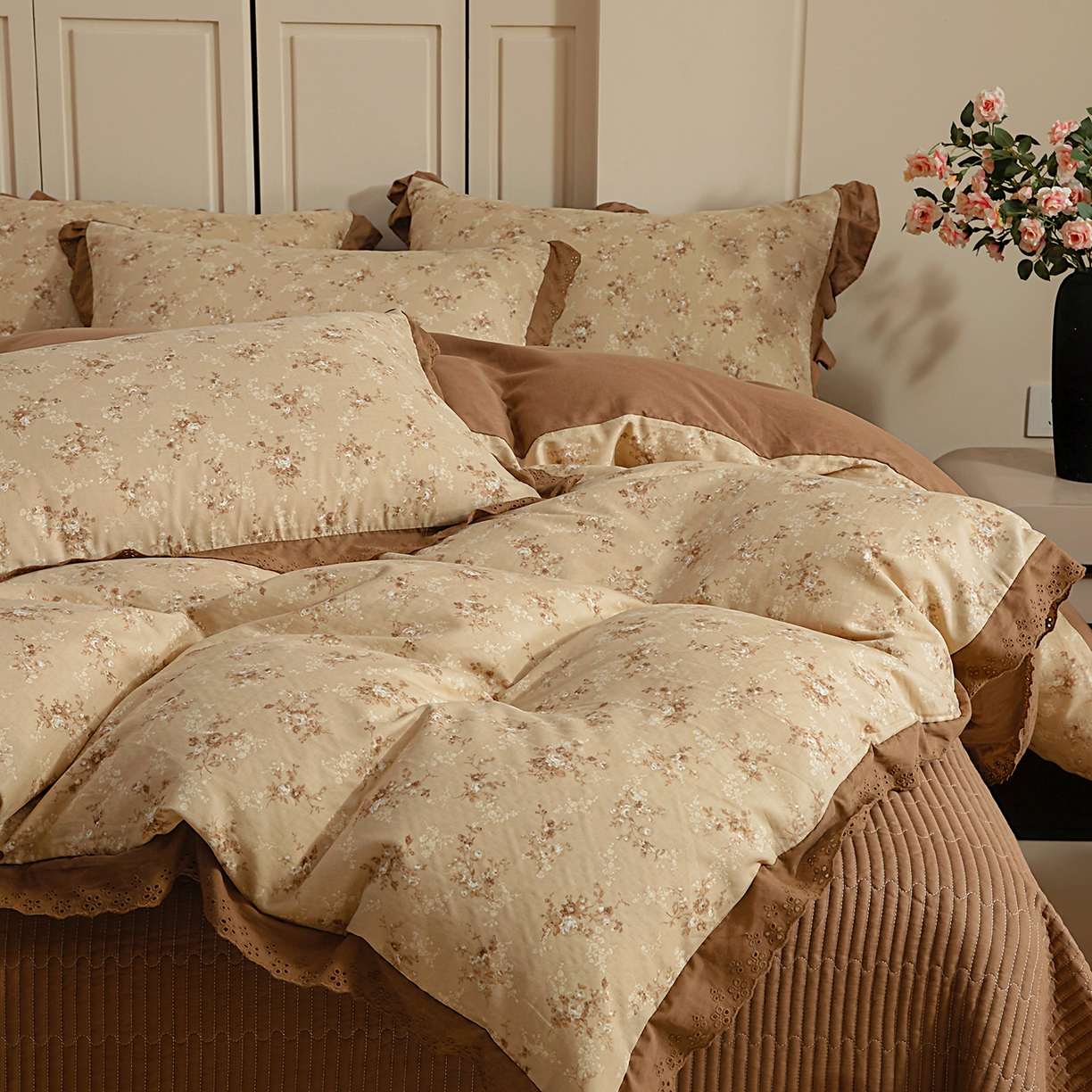 91家纺网 家纺一手货源 找家纺 情煊家纺 2026新款全棉双层纱花边款绣花款四件套 绣花款-茶香