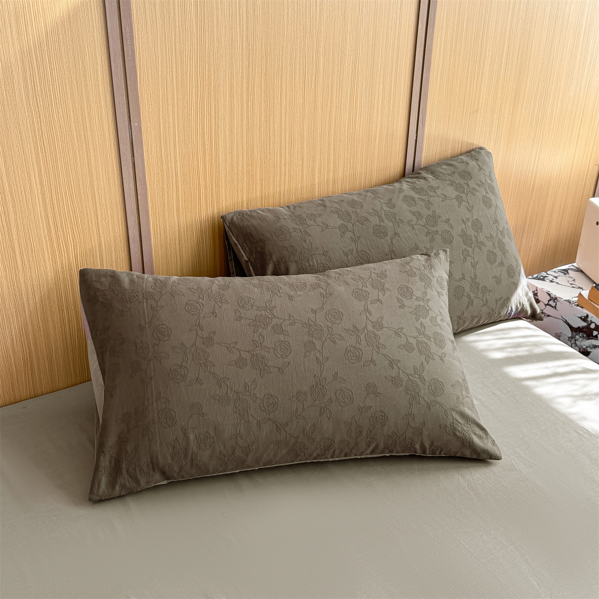 91家纺网 家纺一手货源 找家纺 灰鲸 2026新款全棉纯棉三层纱色织提花四件套 蔷薇-摩卡