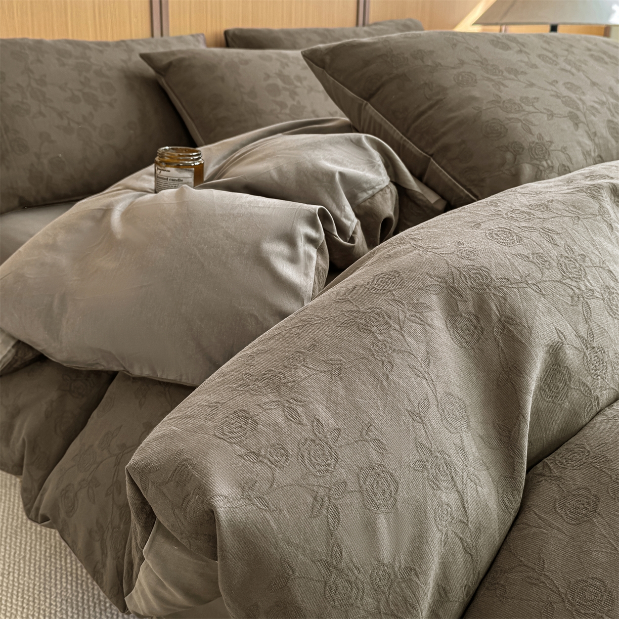 91家纺网 家纺一手货源 找家纺 灰鲸 2026新款全棉纯棉三层纱色织提花四件套 蔷薇-摩卡