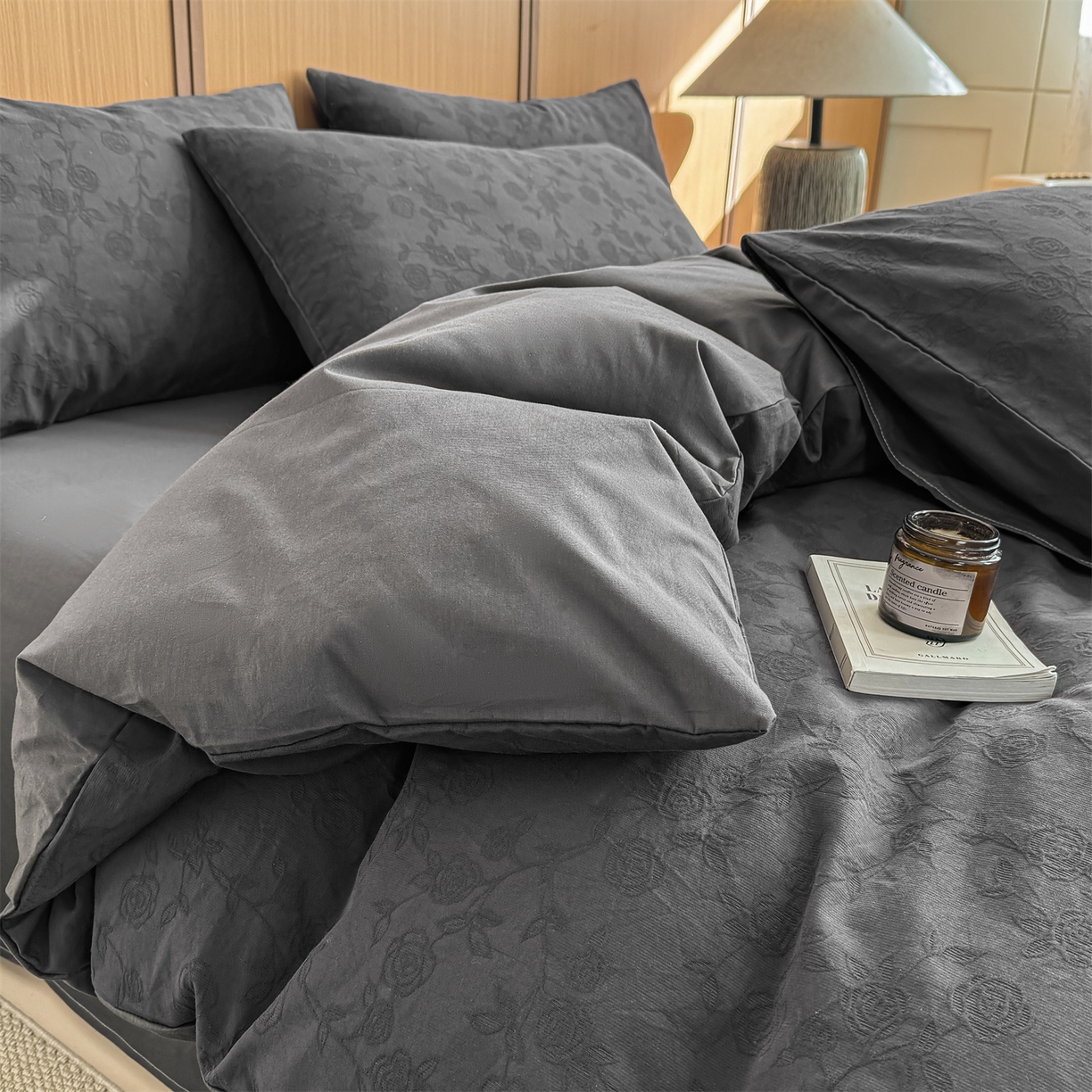 91家纺网 家纺一手货源 找家纺 灰鲸 2026新款全棉纯棉三层纱色织提花四件套 蔷薇-素墨