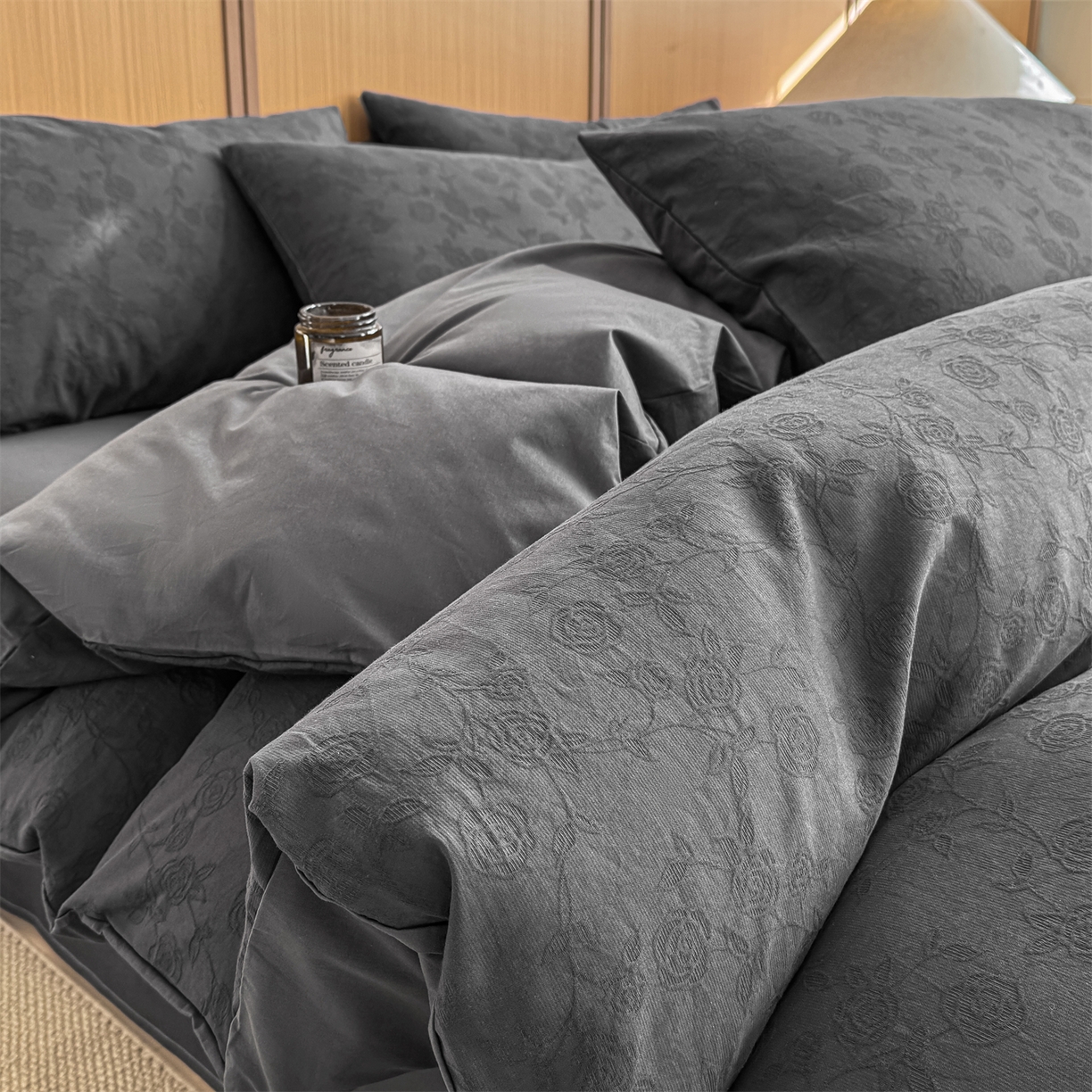 91家纺网 家纺一手货源 找家纺 灰鲸 2026新款全棉纯棉三层纱色织提花四件套 蔷薇-素墨