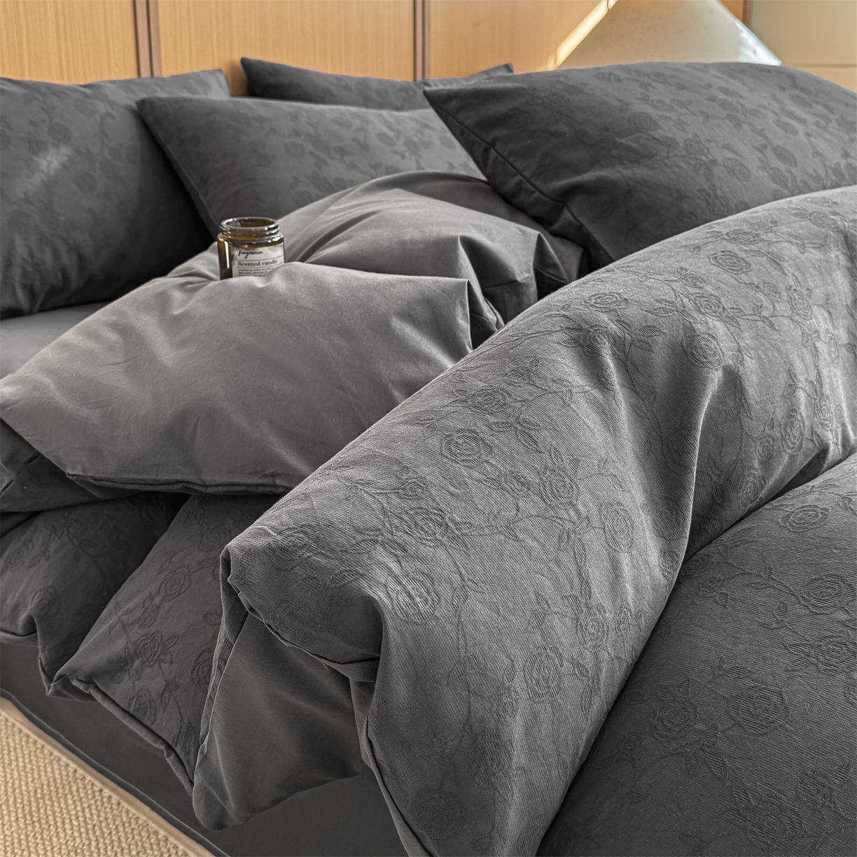 91家纺网 家纺一手货源 找家纺 灰鲸 2026新款全棉纯棉三层纱色织提花四件套 蔷薇-素墨