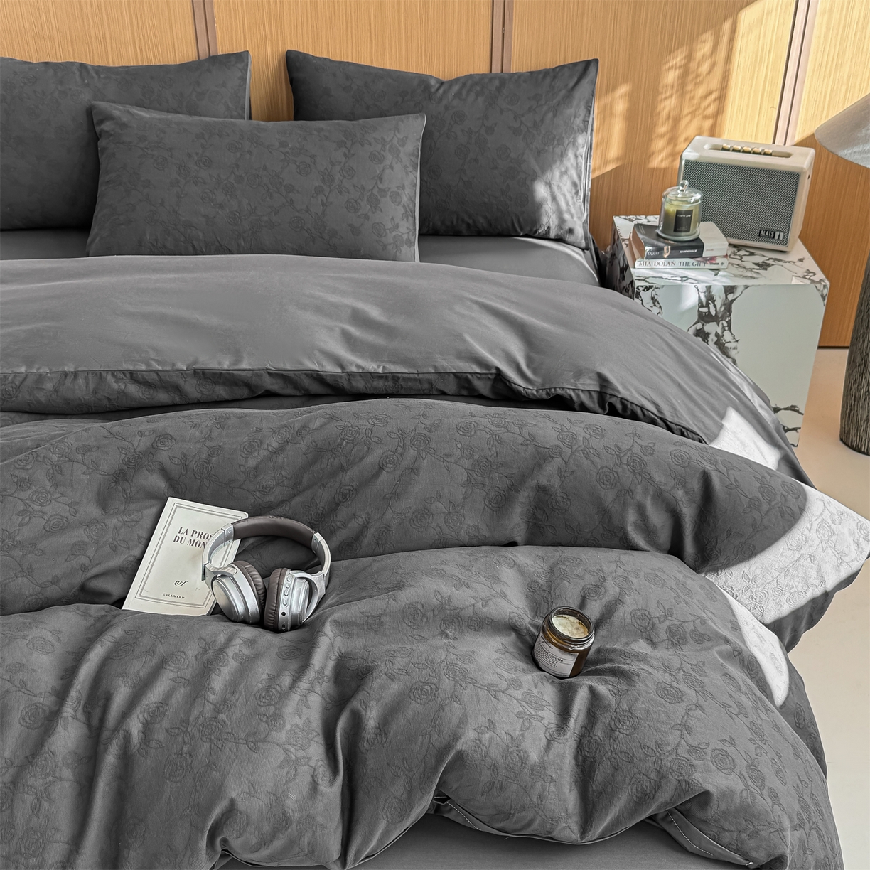 91家纺网 家纺一手货源 找家纺 灰鲸 2026新款全棉纯棉三层纱色织提花四件套 蔷薇-素墨