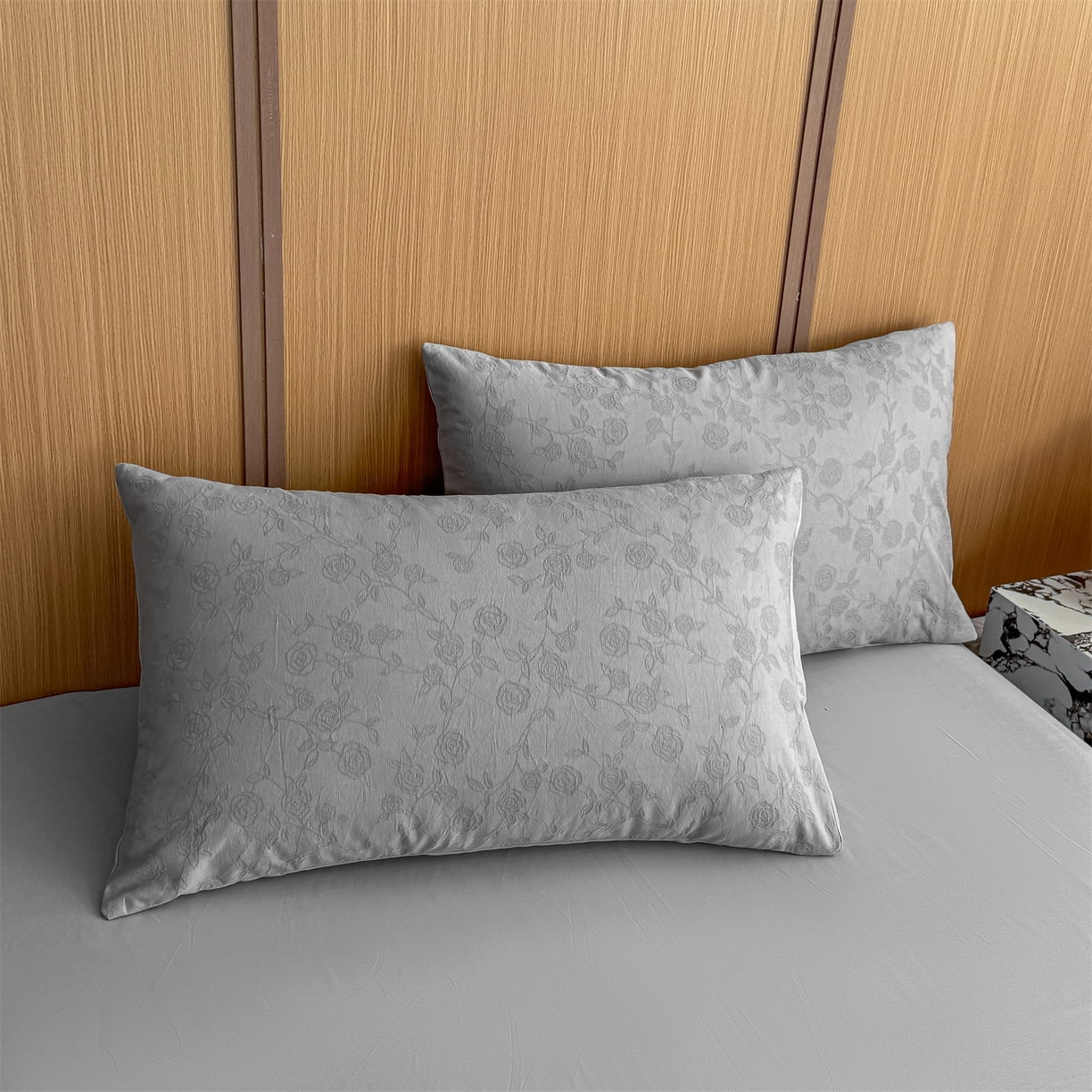 91家纺网 家纺一手货源 找家纺 灰鲸 2026新款全棉纯棉三层纱色织提花四件套 蔷薇-雾灰