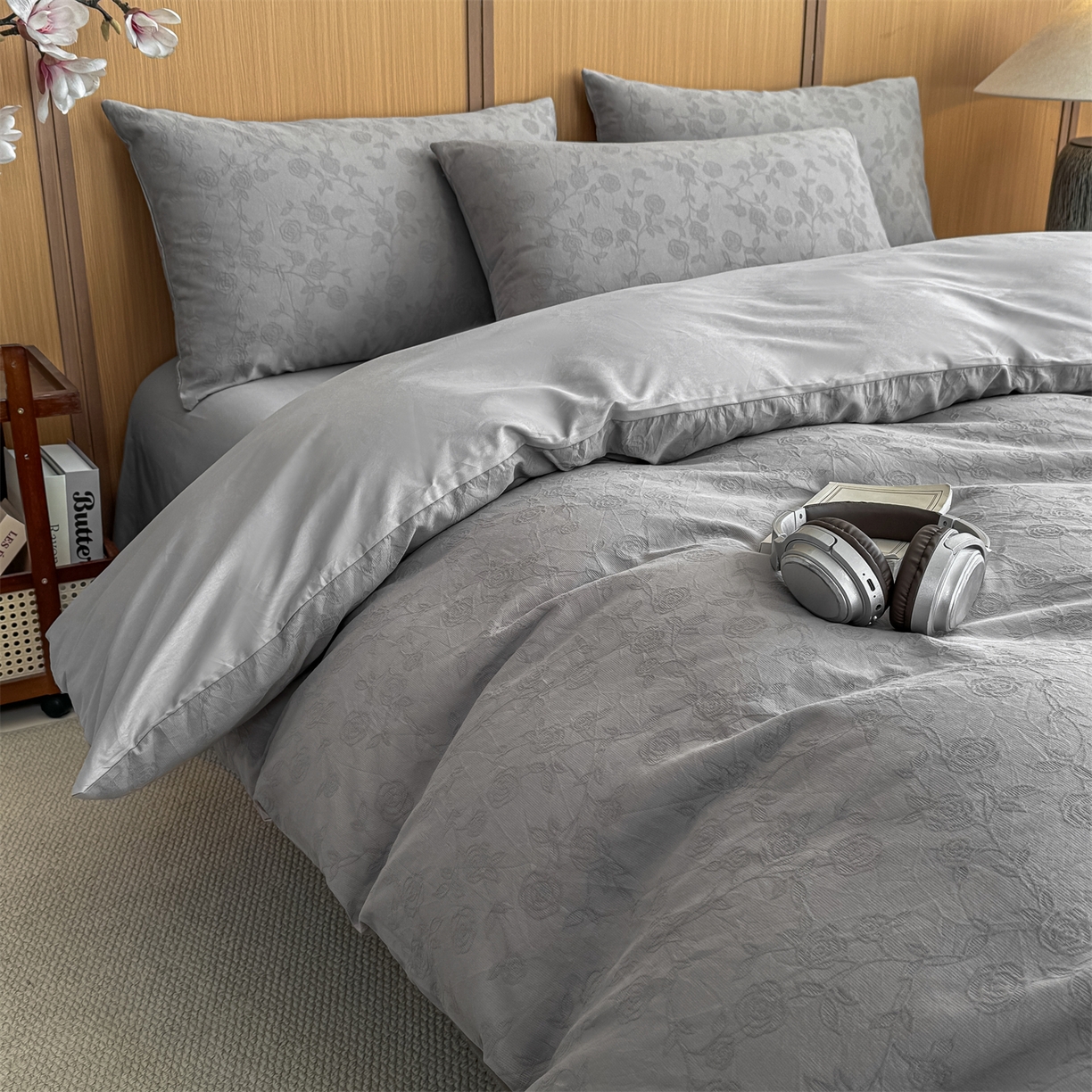 91家纺网 家纺一手货源 找家纺 灰鲸 2026新款全棉纯棉三层纱色织提花四件套 蔷薇-雾灰