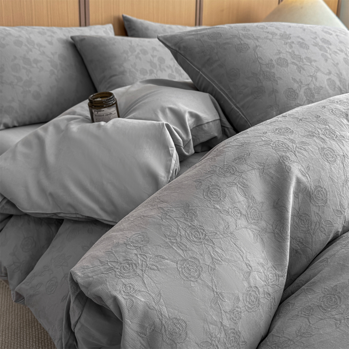 91家纺网 家纺一手货源 找家纺 灰鲸 2026新款全棉纯棉三层纱色织提花四件套 蔷薇-雾灰