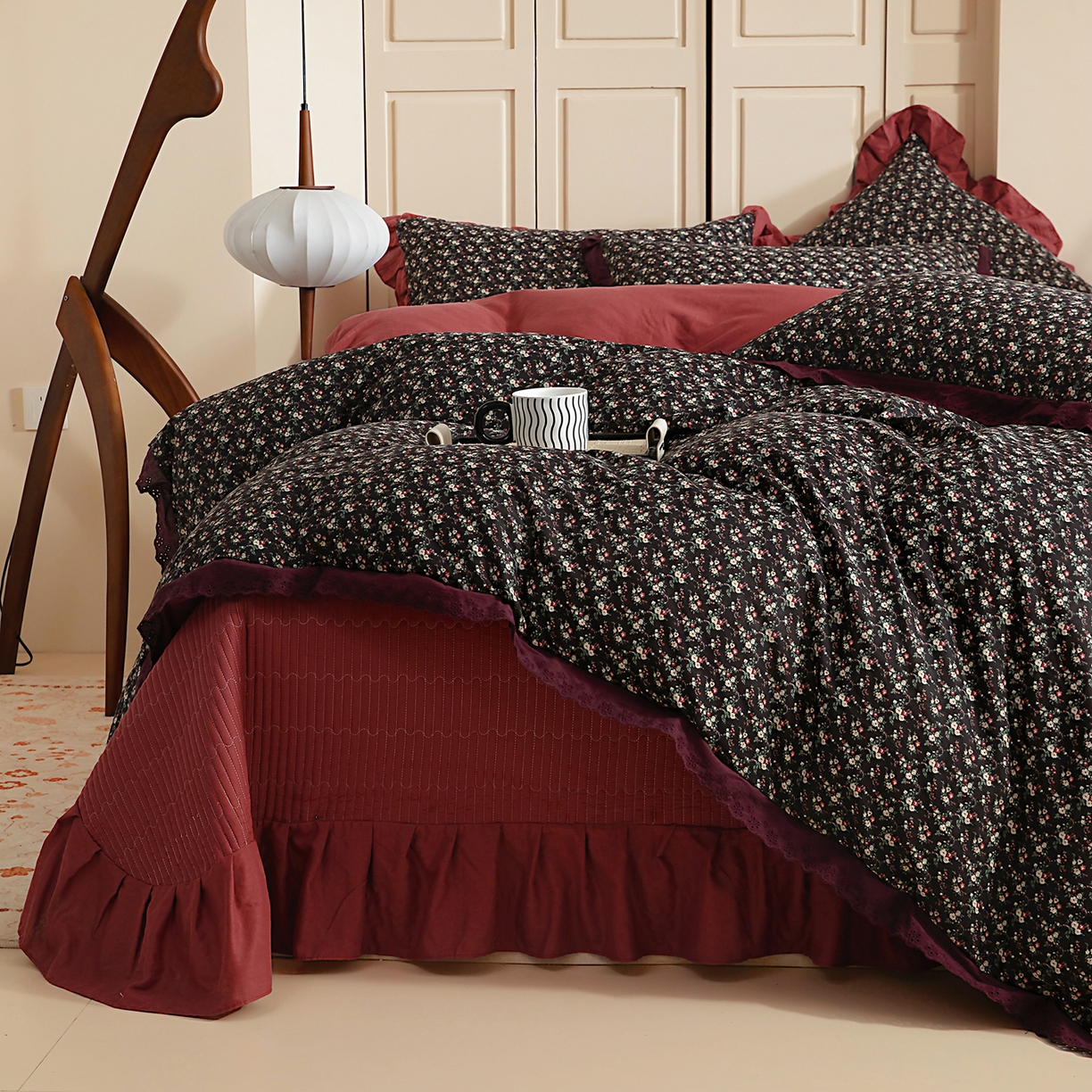 91家纺网 家纺一手货源 找家纺 情煊家纺 2026新款全棉双层纱花边款绣花款四件套 绣花款-海棠红