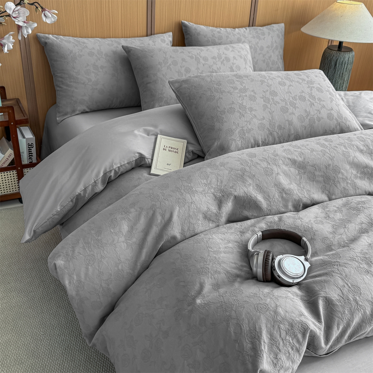 91家纺网 家纺一手货源 找家纺 灰鲸 2026新款全棉纯棉三层纱色织提花四件套 蔷薇-雾灰