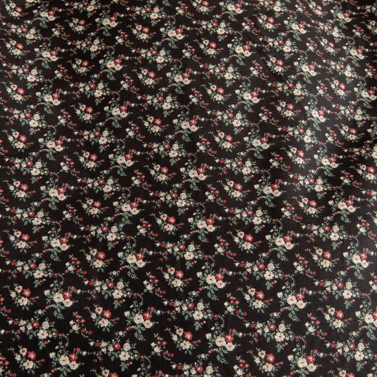 91家纺网 家纺一手货源 找家纺 情煊家纺 2026新款全棉双层纱花边款绣花款四件套 绣花款-海棠红