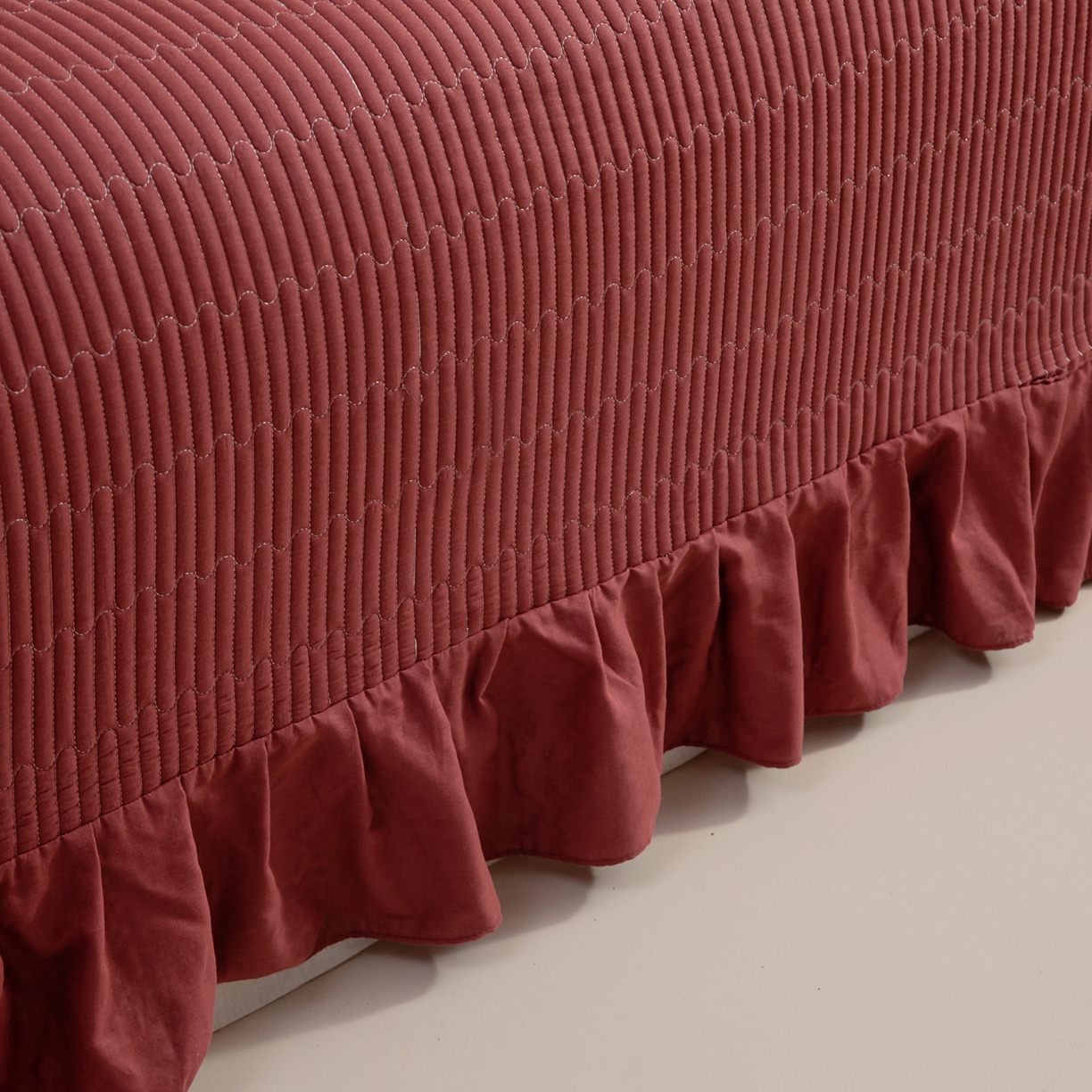 91家纺网 家纺一手货源 找家纺 情煊家纺 2026新款全棉双层纱花边款绣花款四件套 绣花款-海棠红