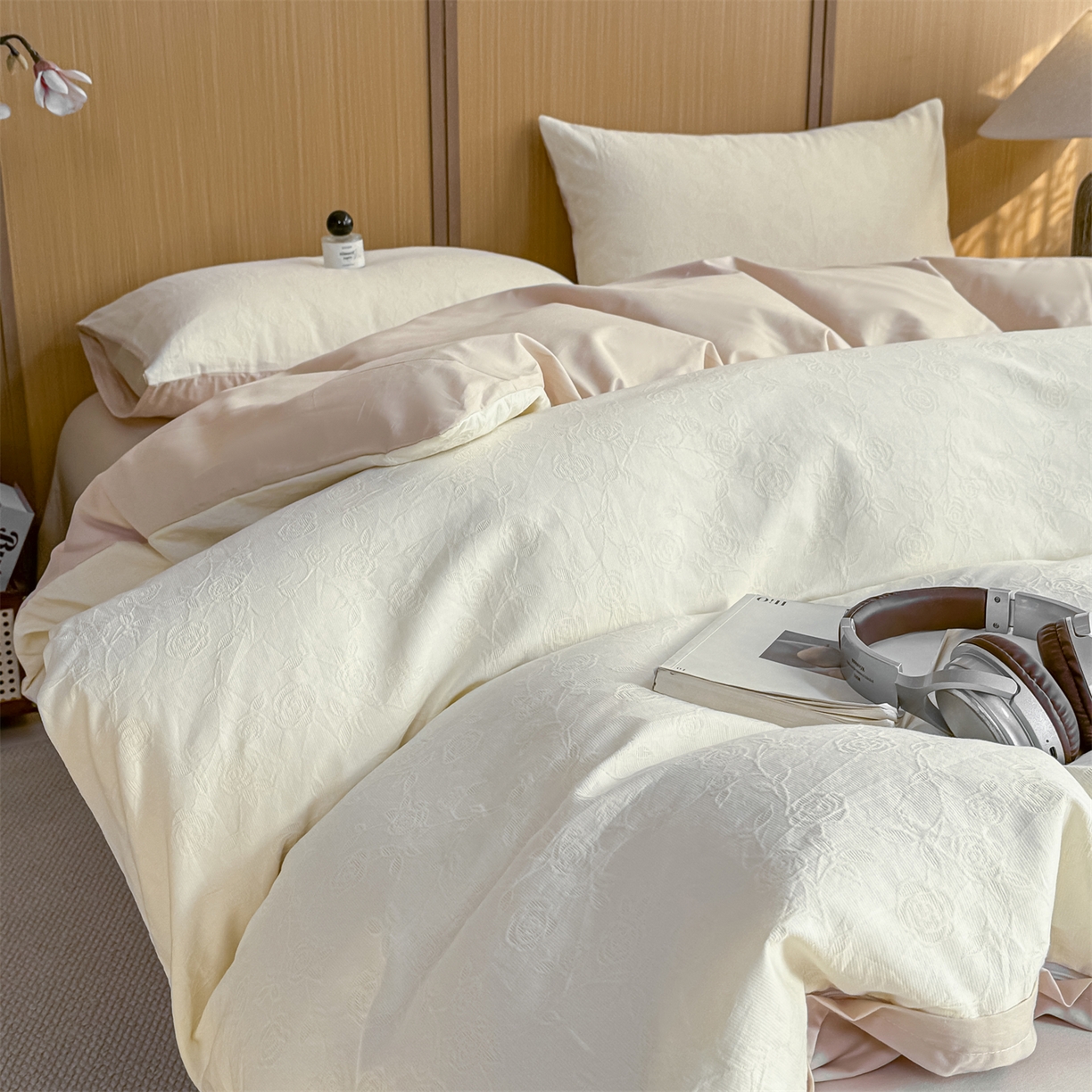 91家纺网 家纺一手货源 找家纺 灰鲸 2026新款全棉纯棉三层纱色织提花四件套 蔷薇-杏仁奶霜