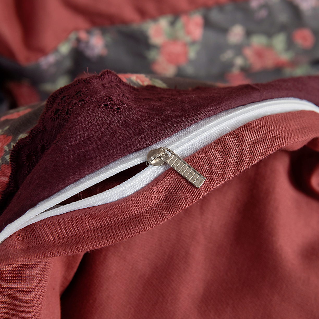 91家纺网 家纺一手货源 找家纺 情煊家纺 2026新款全棉双层纱花边款绣花款四件套 绣花款-缪斯