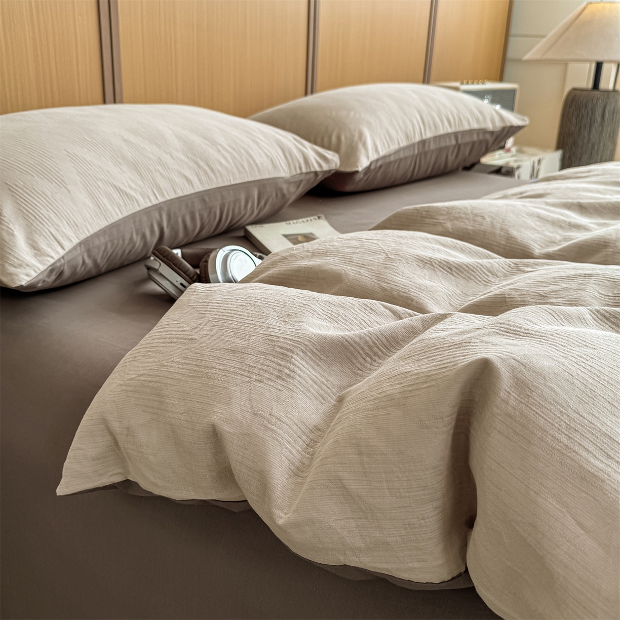 91家纺网 家纺一手货源 找家纺 灰鲸 2026新款全棉纯棉三层纱色织提花四件套 影韵-可可奶咖