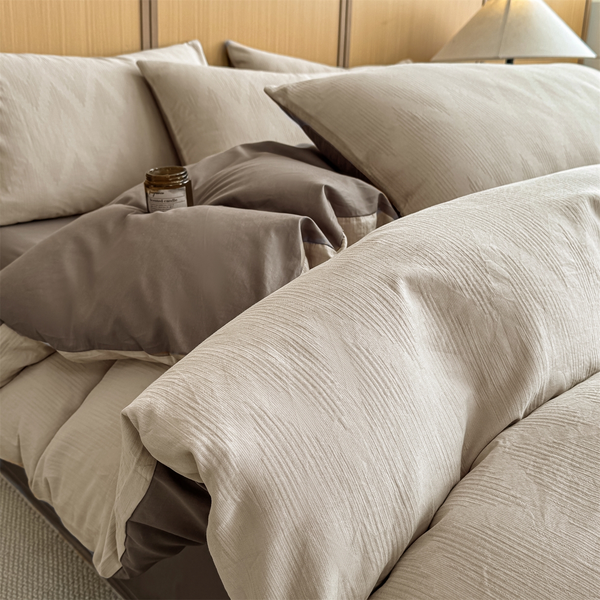 91家纺网 家纺一手货源 找家纺 灰鲸 2026新款全棉纯棉三层纱色织提花四件套 影韵-可可奶咖