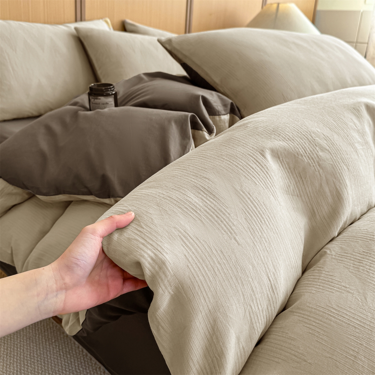 91家纺网 家纺一手货源 找家纺 灰鲸 2026新款全棉纯棉三层纱色织提花四件套 影韵-可可奶咖