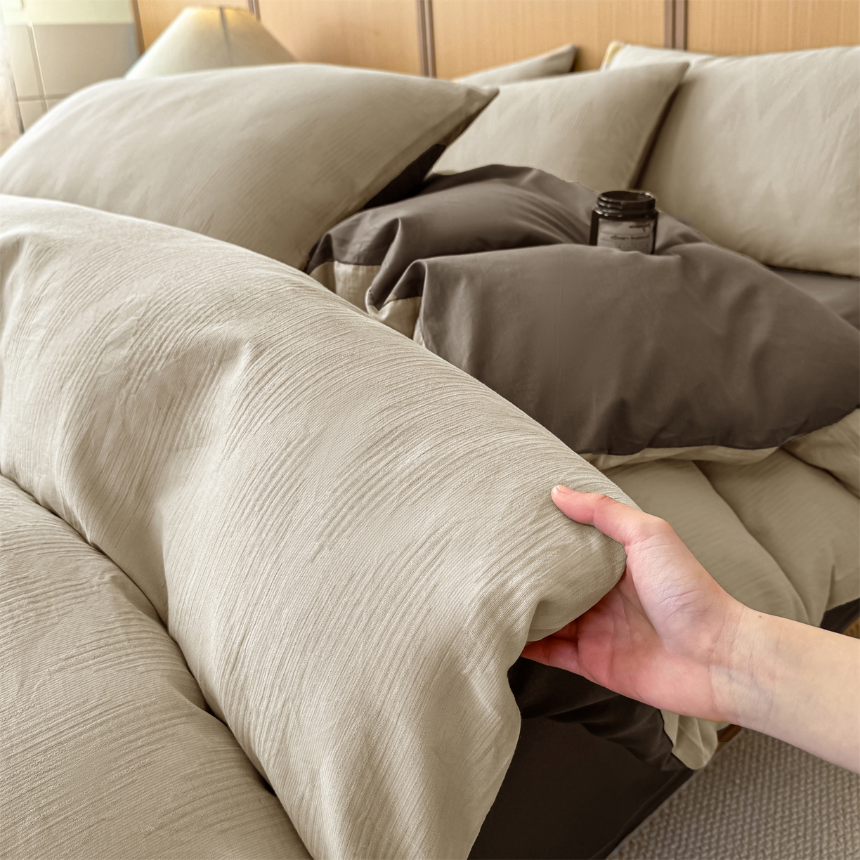 91家纺网 家纺一手货源 找家纺 灰鲸 2026新款全棉纯棉三层纱色织提花四件套 影韵-可可奶咖