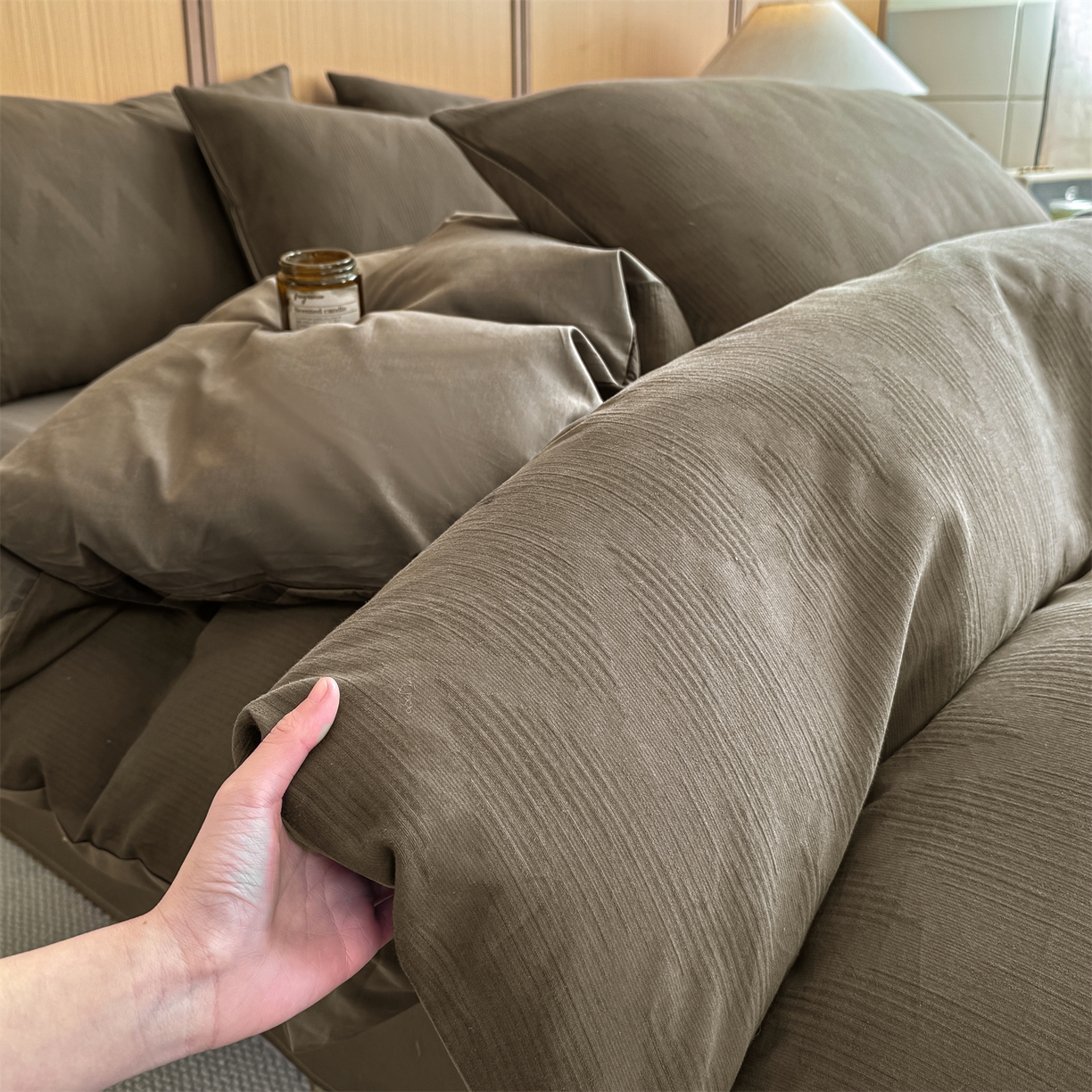 91家纺网 家纺一手货源 找家纺 灰鲸 2026新款全棉纯棉三层纱色织提花四件套 影韵-摩卡