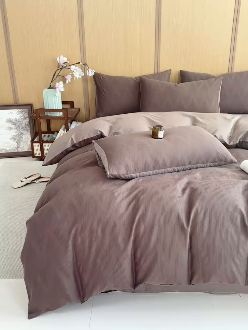 91家纺网 家纺一手货源 找家纺 灰鲸 2026新款全棉纯棉三层纱色织提花四件套 影韵-摩卡