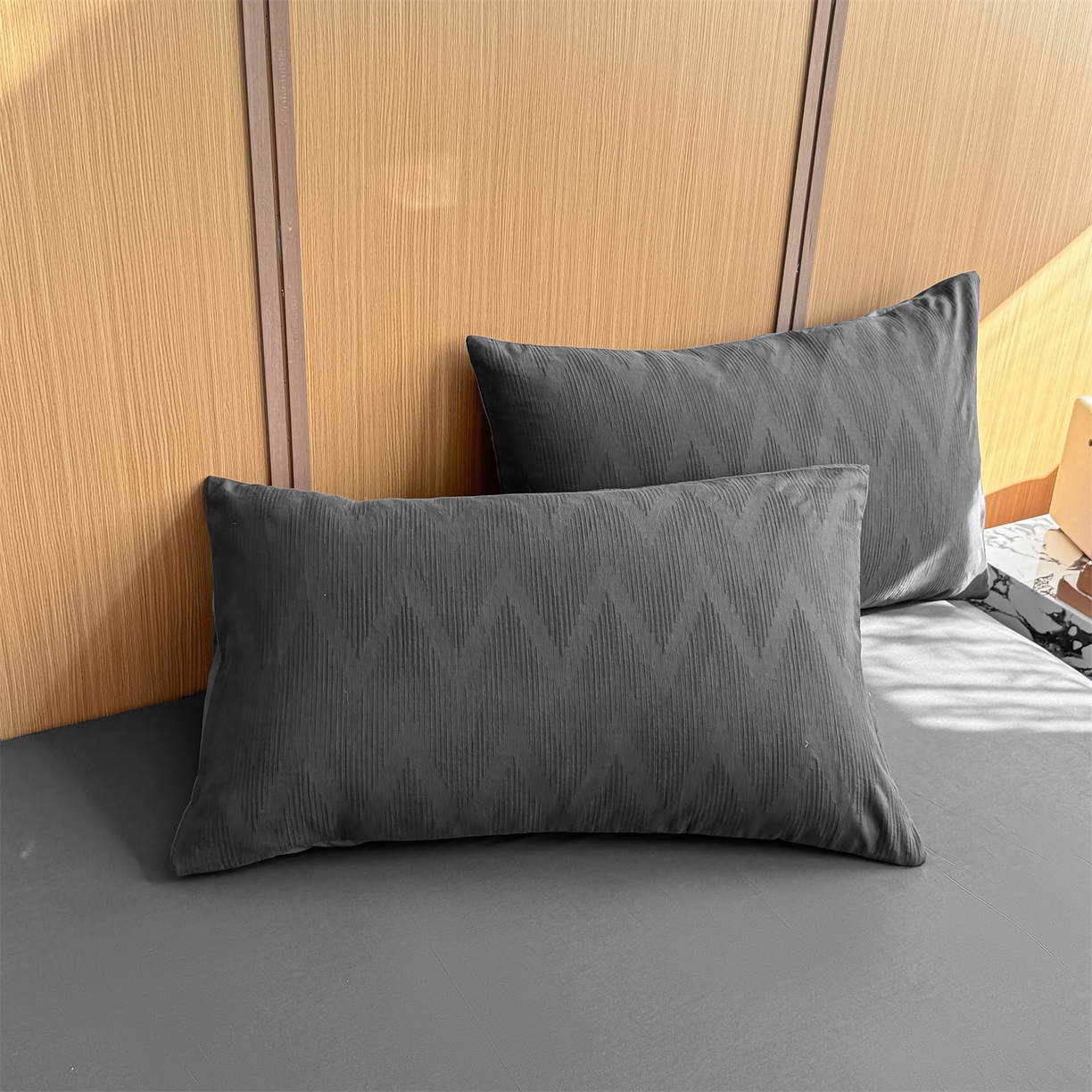 91家纺网 家纺一手货源 找家纺 灰鲸 2026新款全棉纯棉三层纱色织提花四件套 影韵-素墨